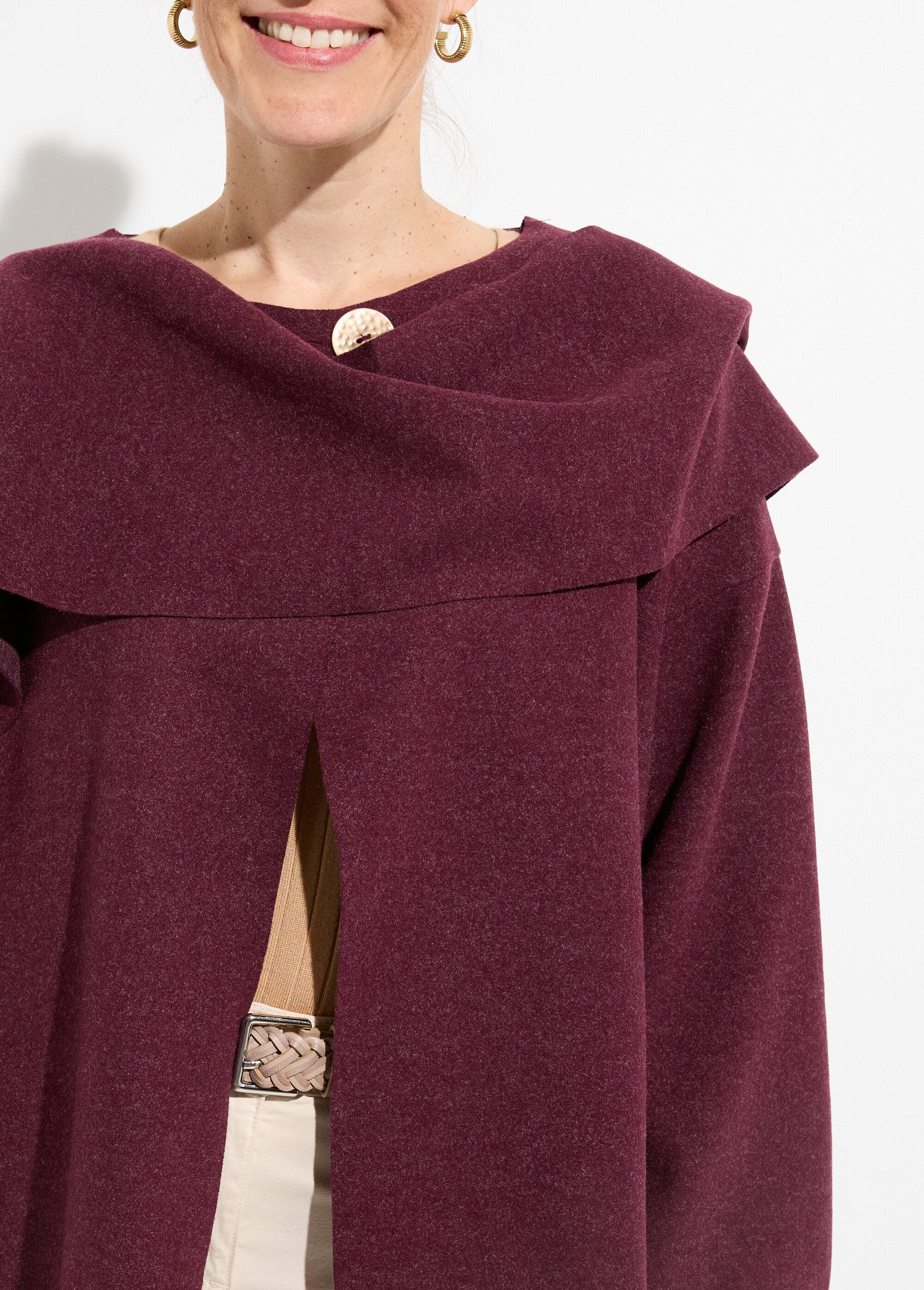 Chaqueta_con_botón_joya_de_metal_y_bufanda_Burdeos_DE1_slim