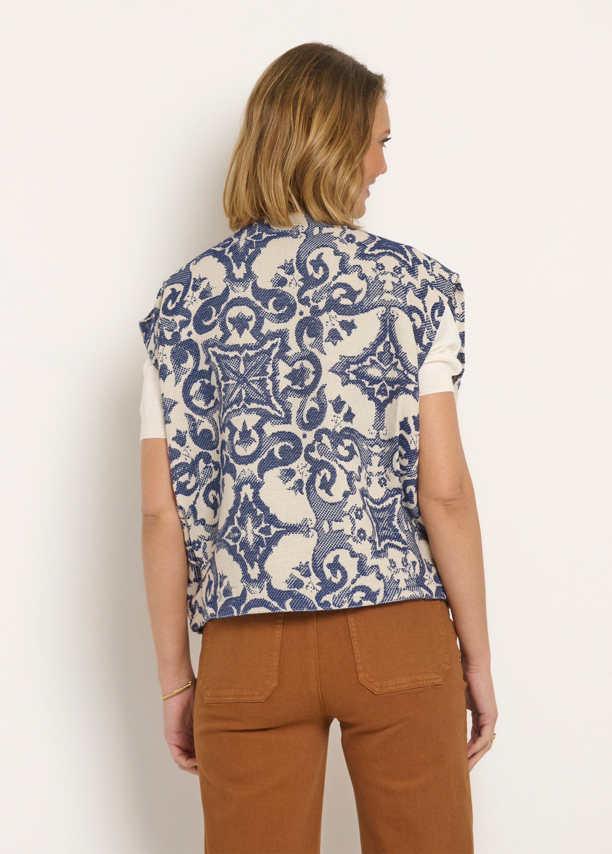 Chaqueta_jacquard_sin_mangas_con_cuello_redondo_Azul_DO1_slim