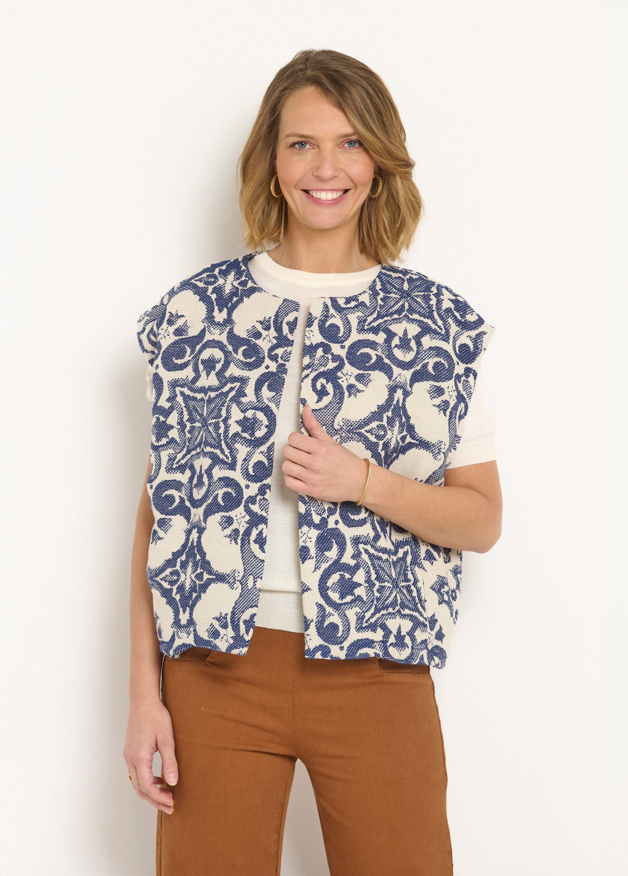 Chaqueta_jacquard_sin_mangas_con_cuello_redondo_Azul_FA1_slim