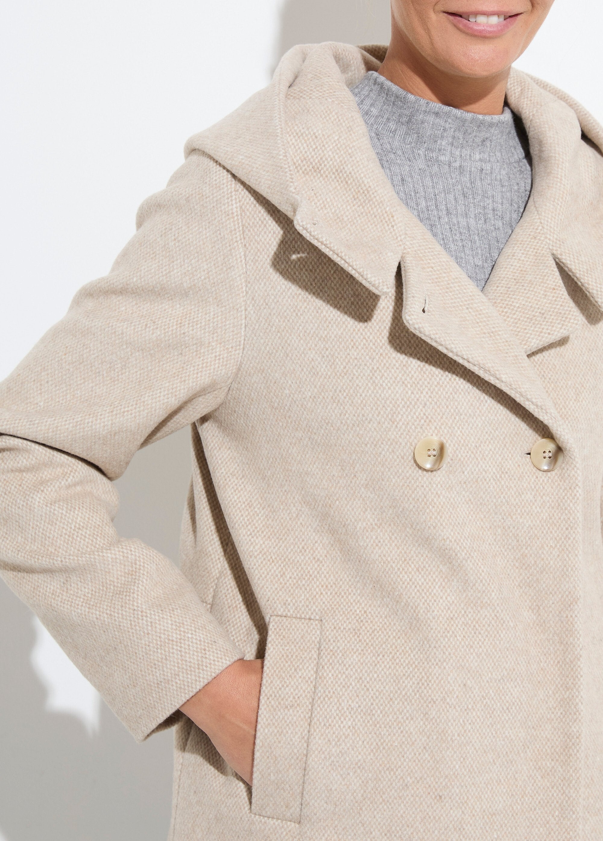 Chaqueta_de_abrigo_de_lana_de_tweed_con_doble_botonadura_y_capucha_Beige_DE1_slim