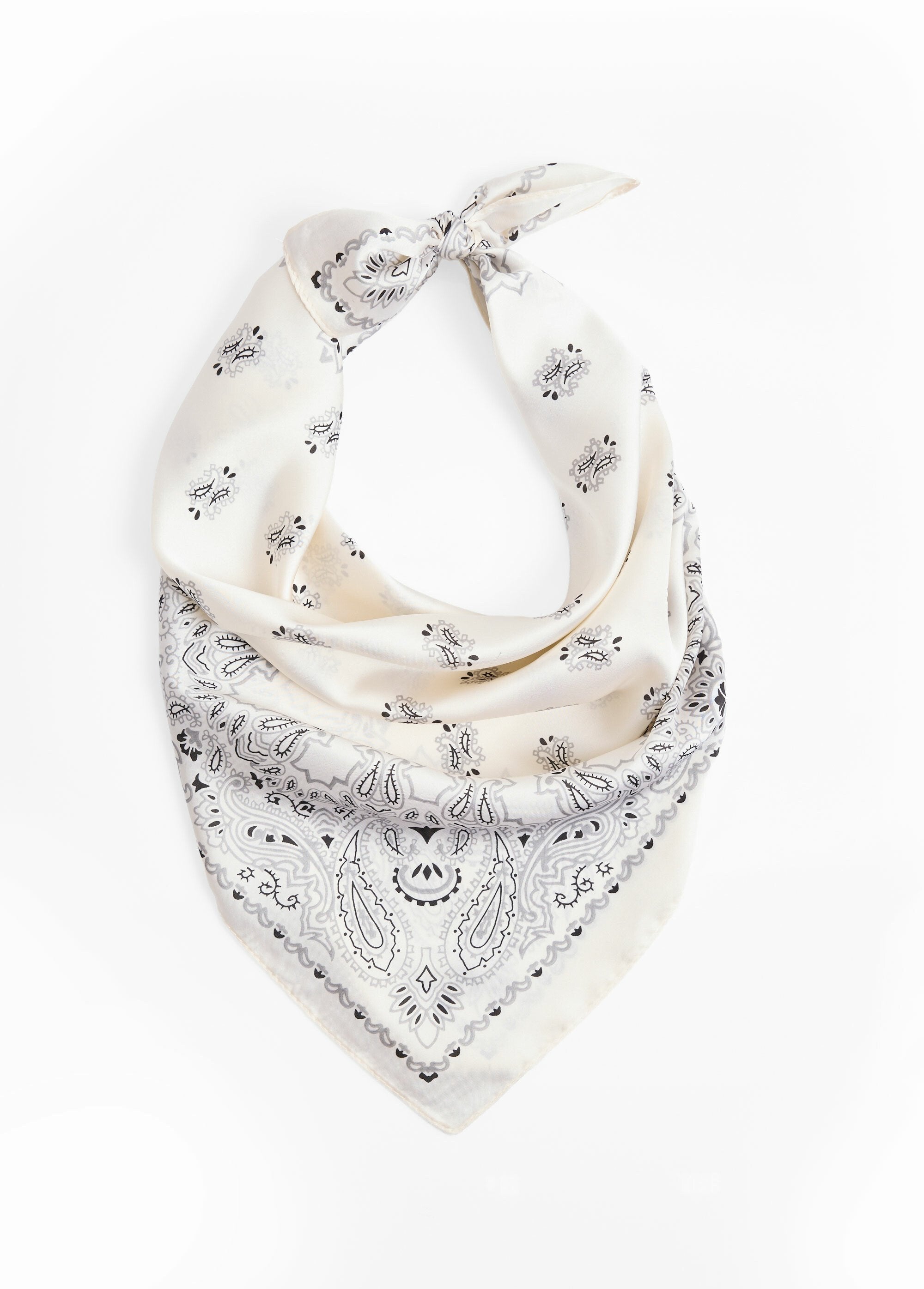Foulard_carré_en_satin,_motif_bandana_1B_Ecru_FA1_slim