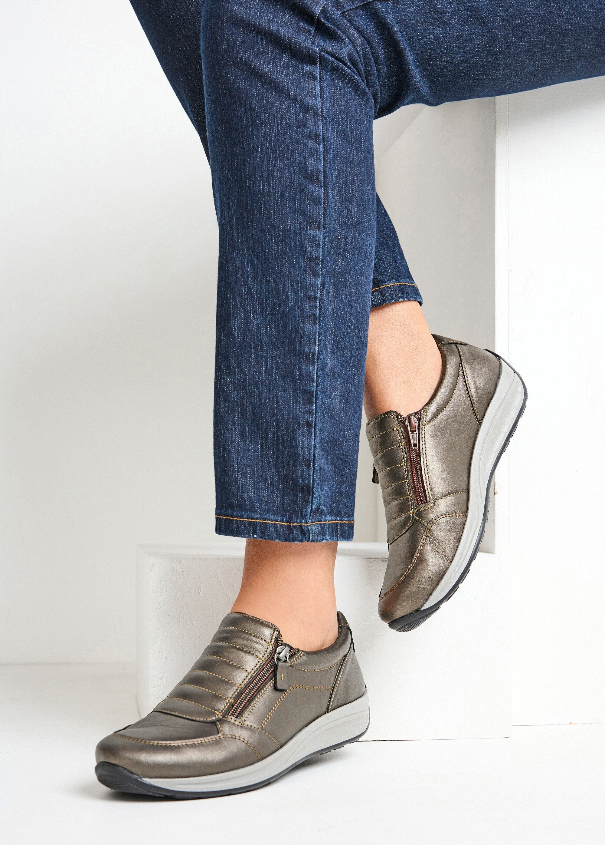 Zapatillas_de_piel_con_cremallera_ancha_Bronce_SF1_slim