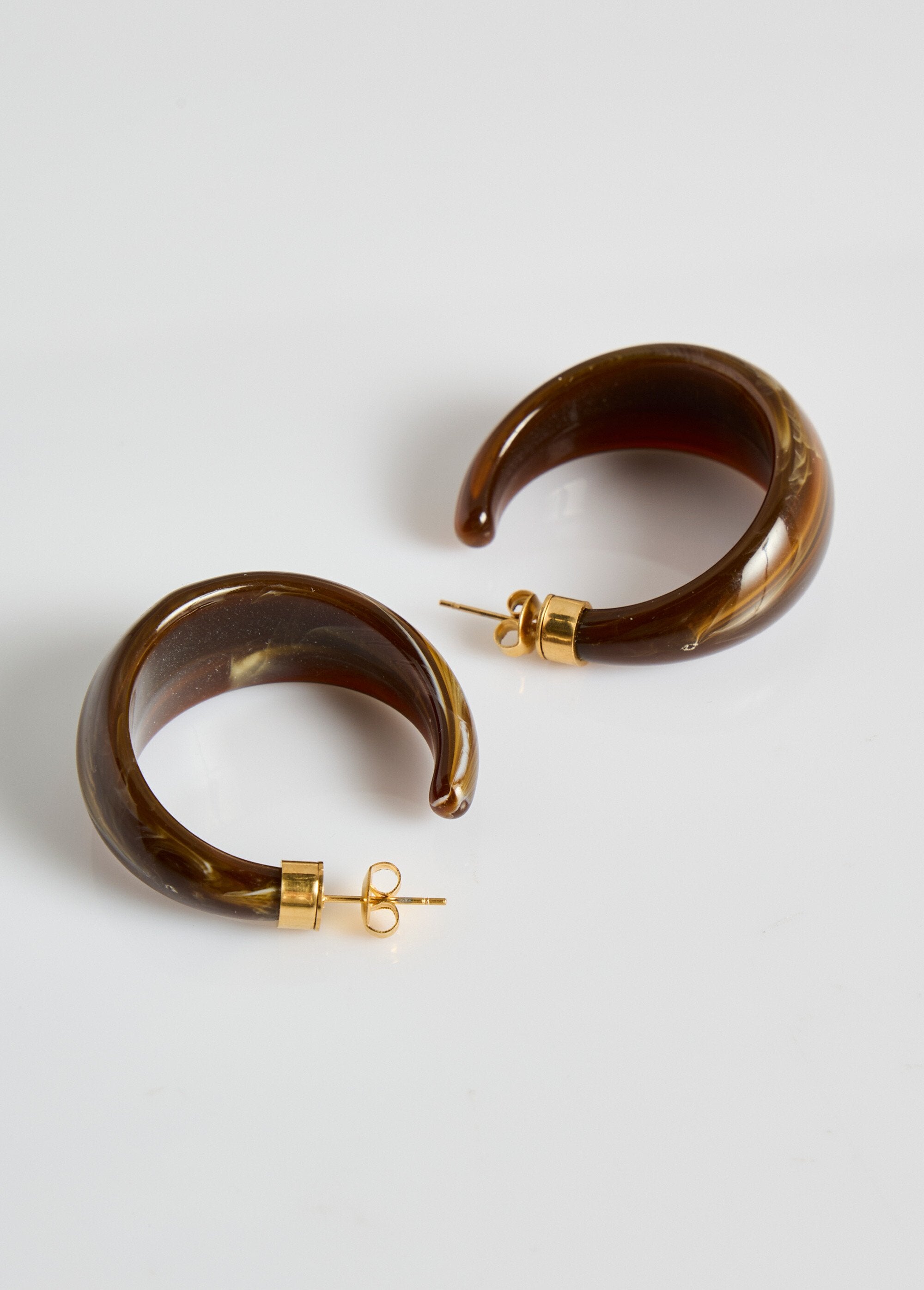 Boucles_d'oreilles_résine_forme_créoles_Marron_FA1_slim