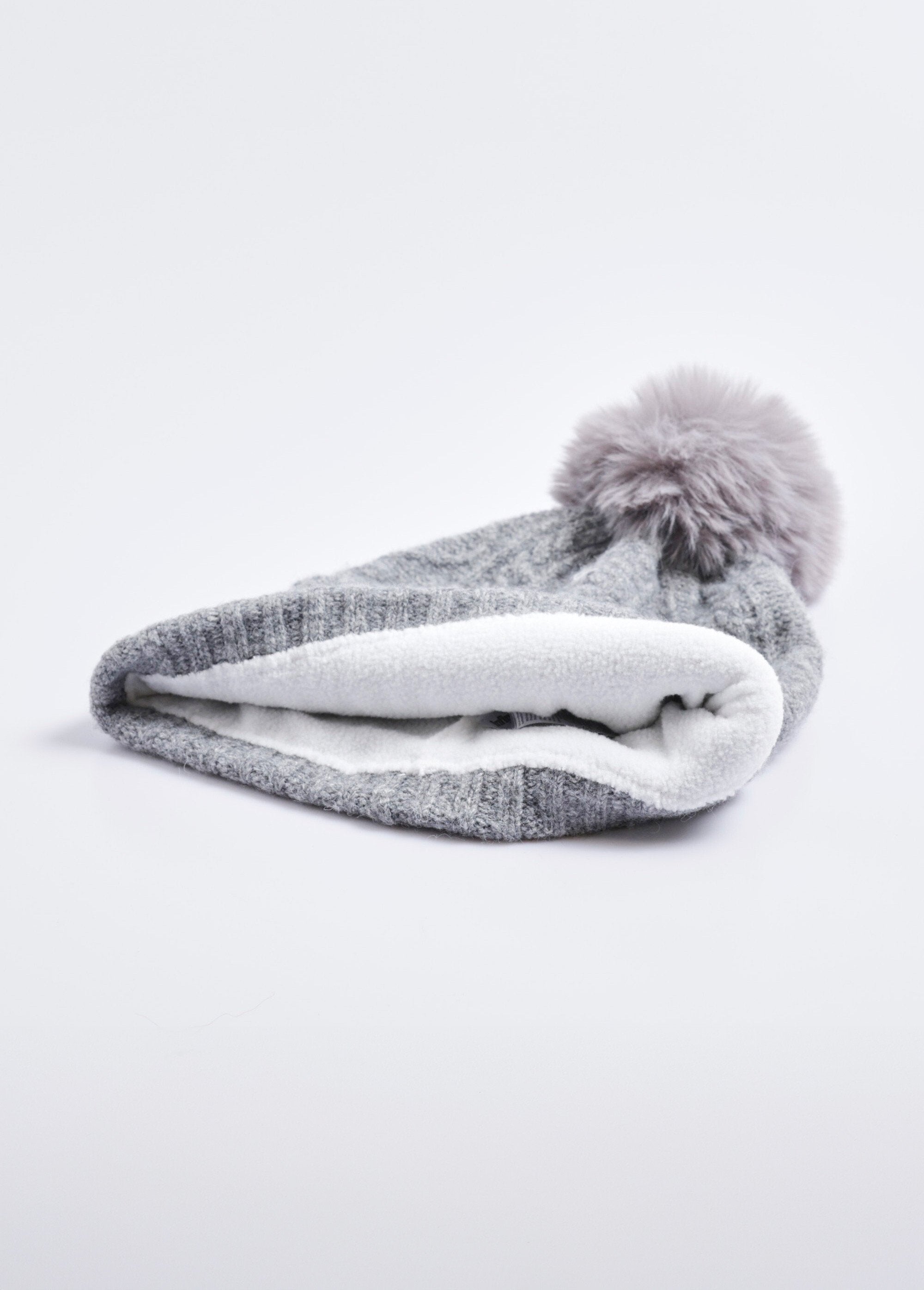 Gorro_de_lana_acanalada_con_pompón_Gris_claro_DE1_slim