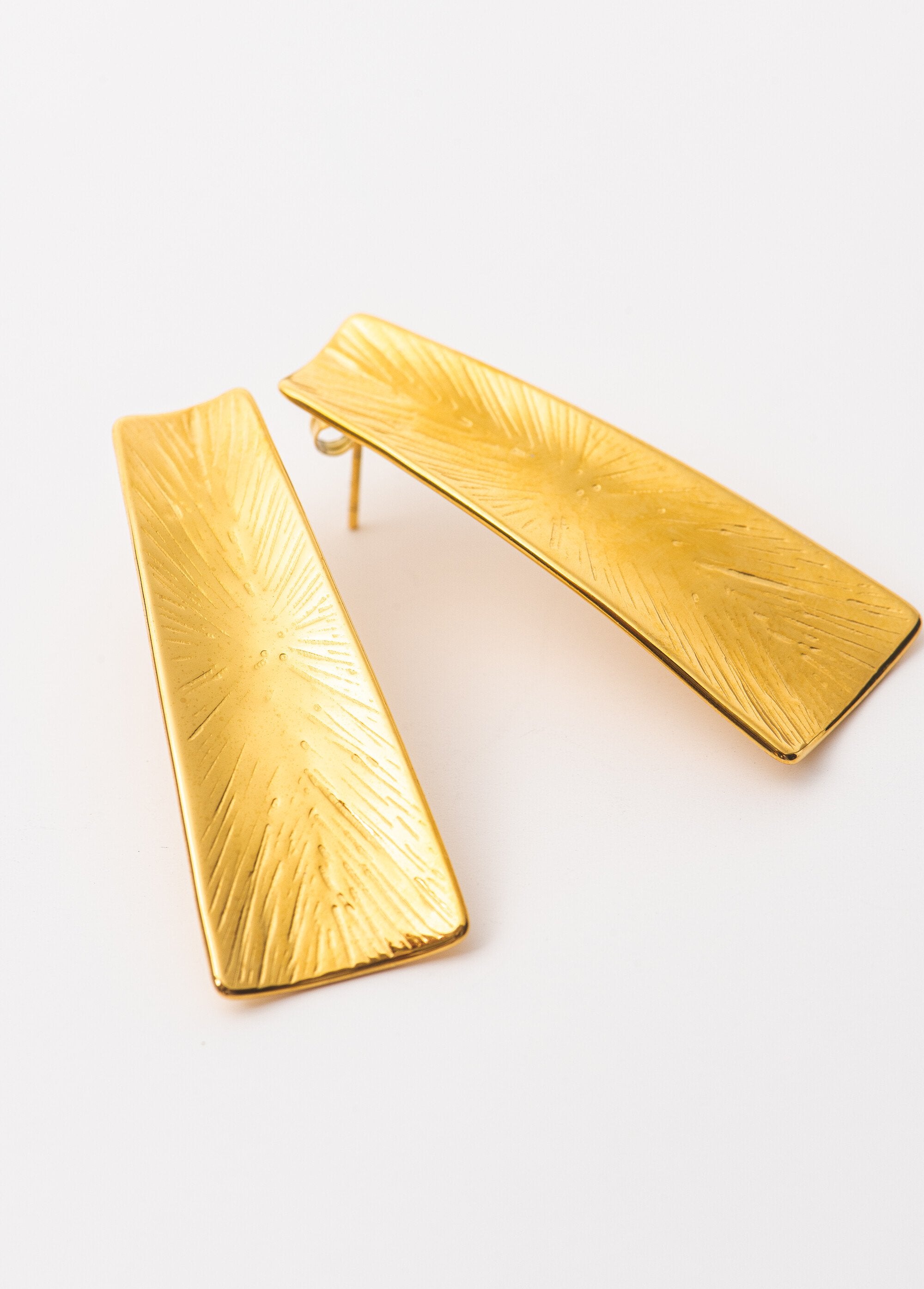 Pendientes_de_acero_acanalado_Dorado_DE1_slim