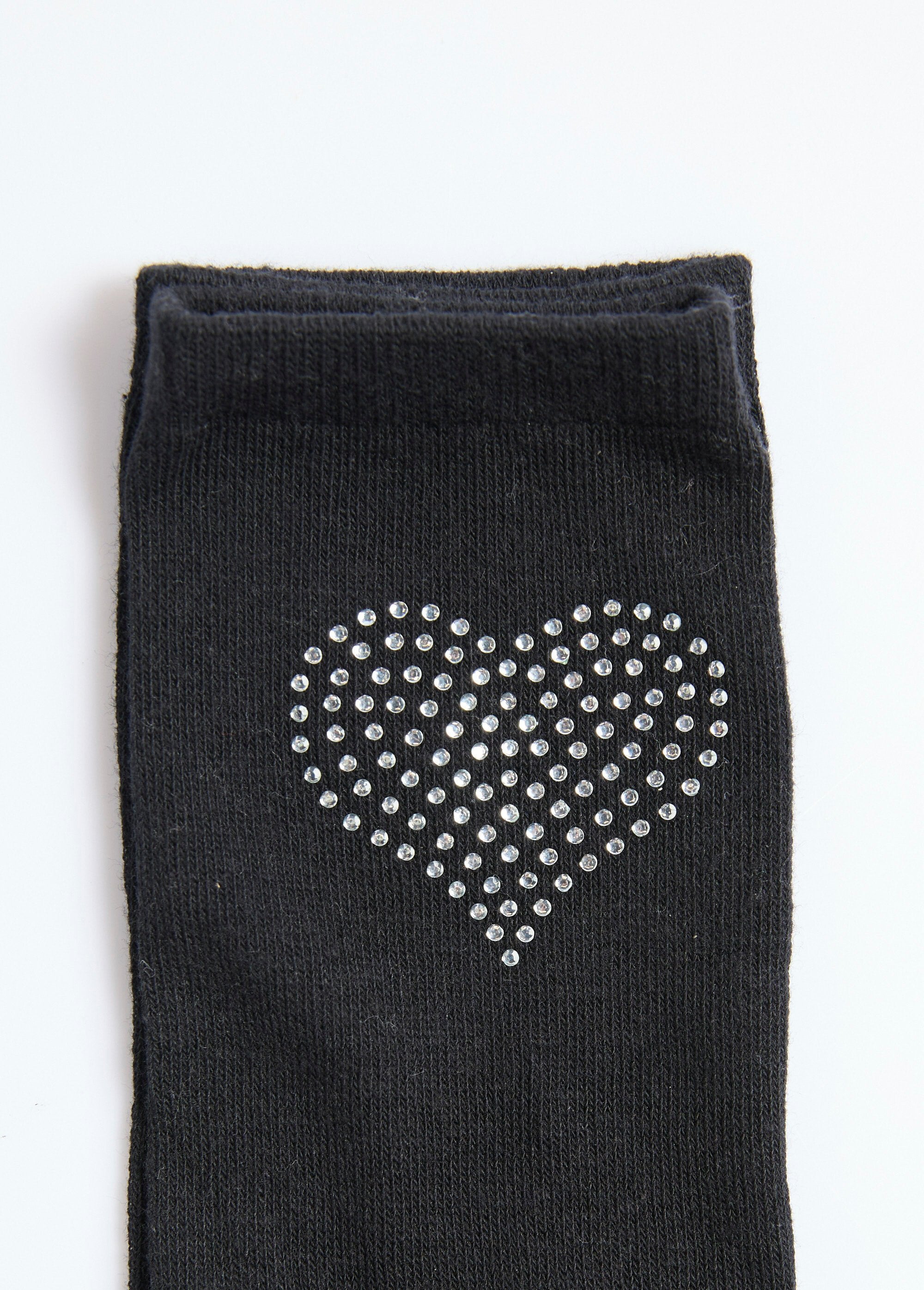 Calcetines_con_corazón_de_pedrería_Negro_a_juego_DE2_slim