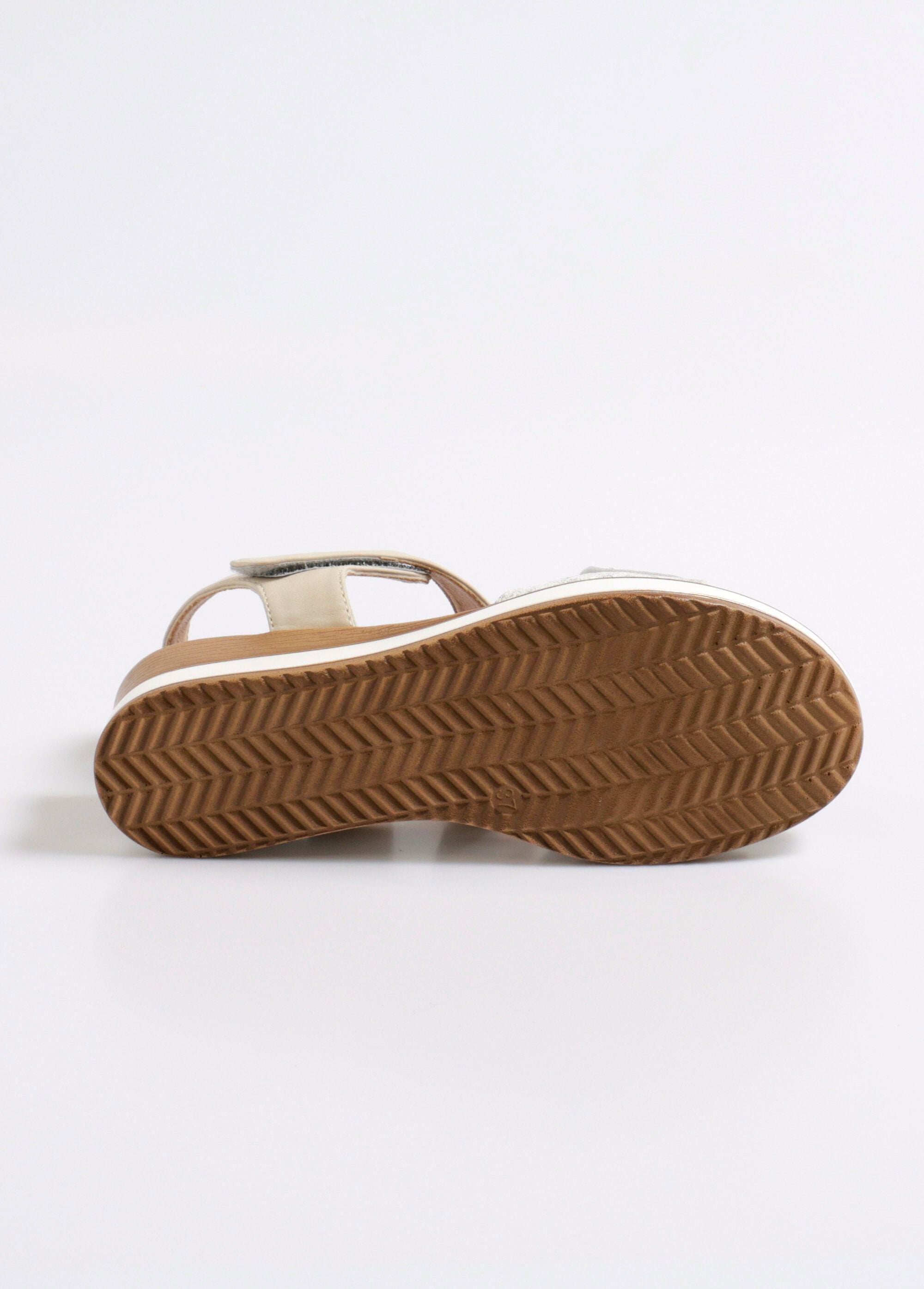 Sandalias_de_cuña_con_tiras_de_velcro_Beige_UN1_slim