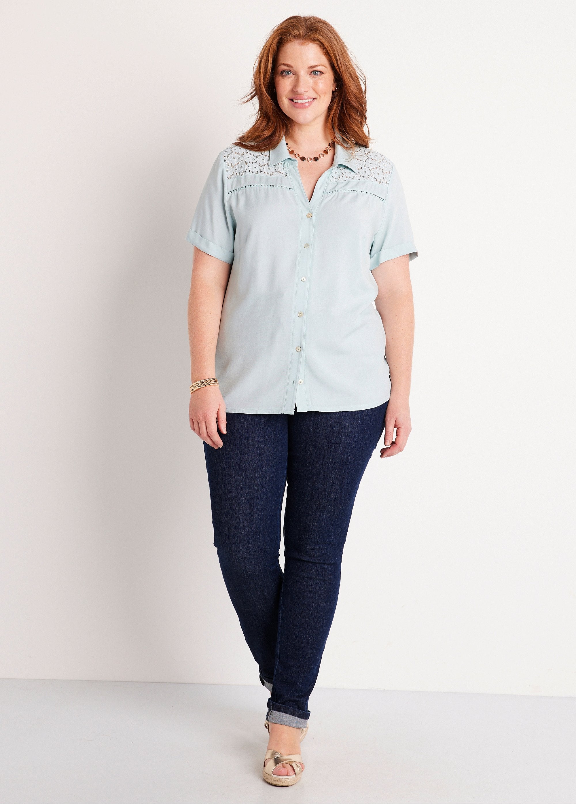 Blusa_abotonada_encaje_y_calado_Verde_SF1_curvy