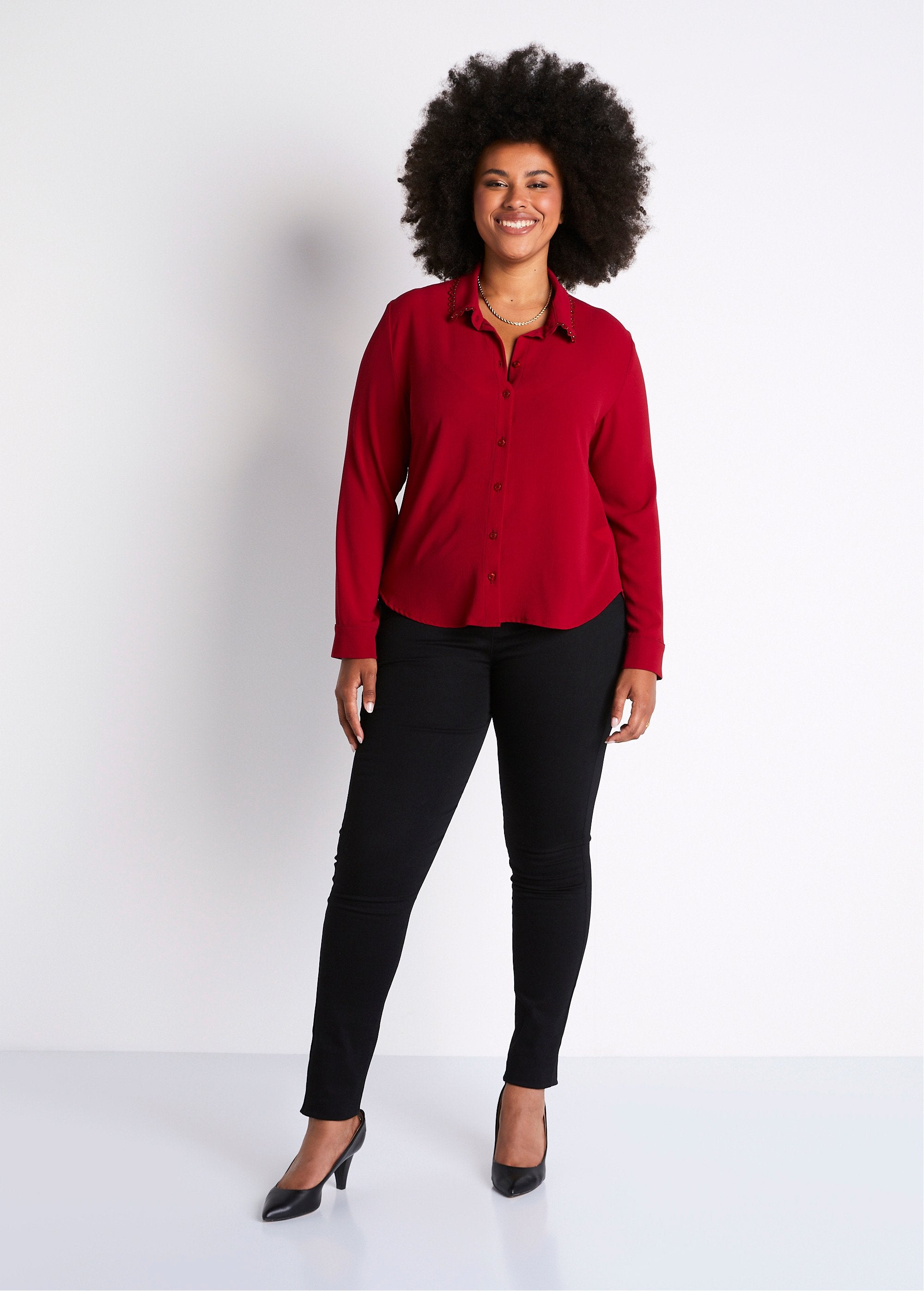 Blusa_lisa_con_botones_y_cuello_fantasía_Rojo_SF1_curvy