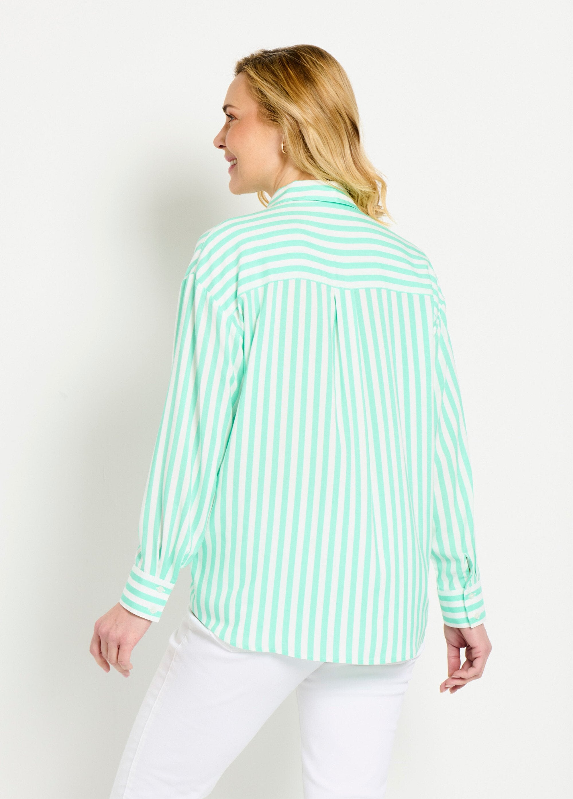 Blusa_larga_fluida_de_rayas_con_manga_larga_verde_y_blanco_DO1_slim