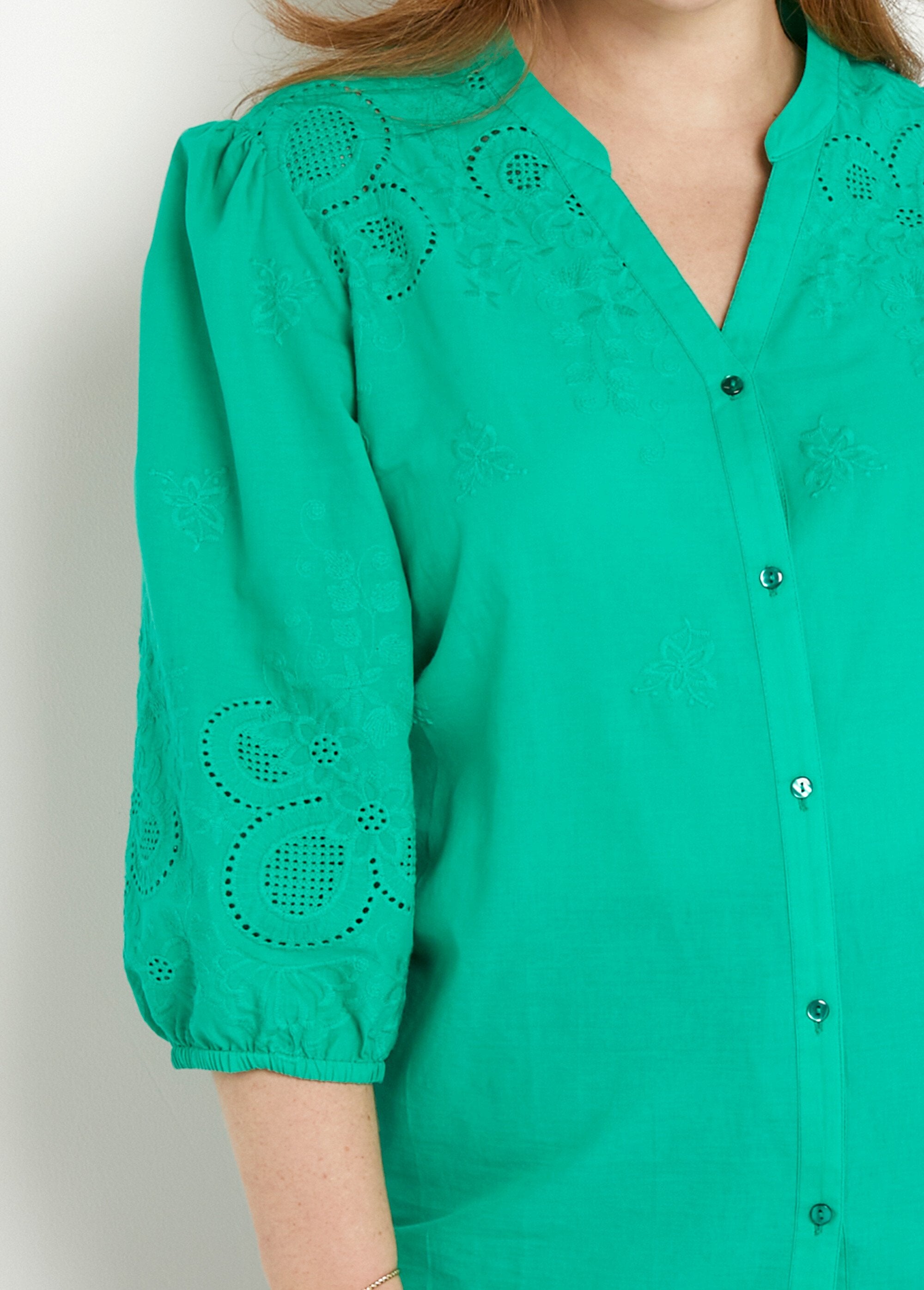 Blusa_larga_de_algodón_bordada_con_manga_3/4_Verde_DE1_curvy