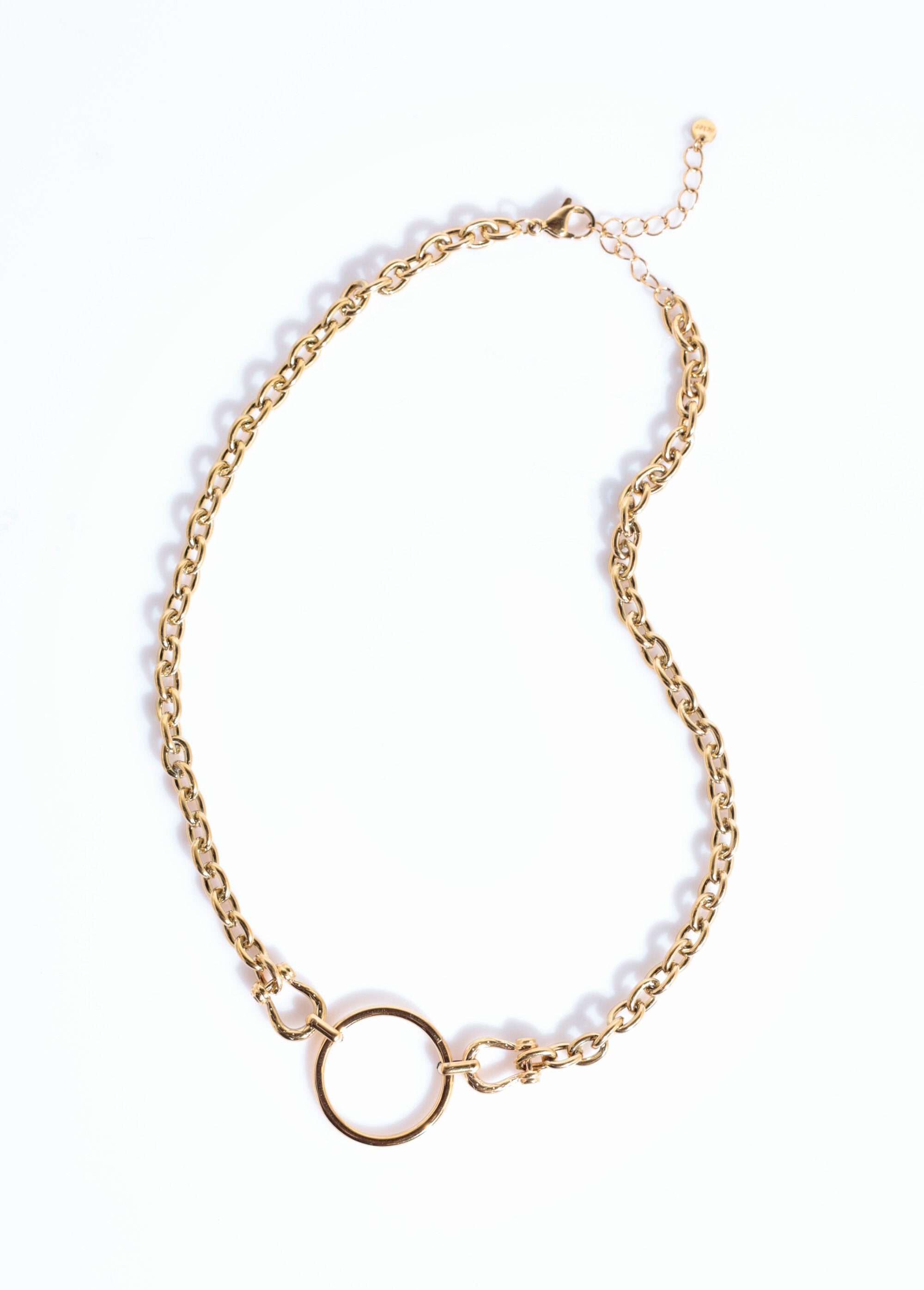 Collar_de_acero_inoxidable_con_detalle_de_grillete._Dorado_OV1_slim