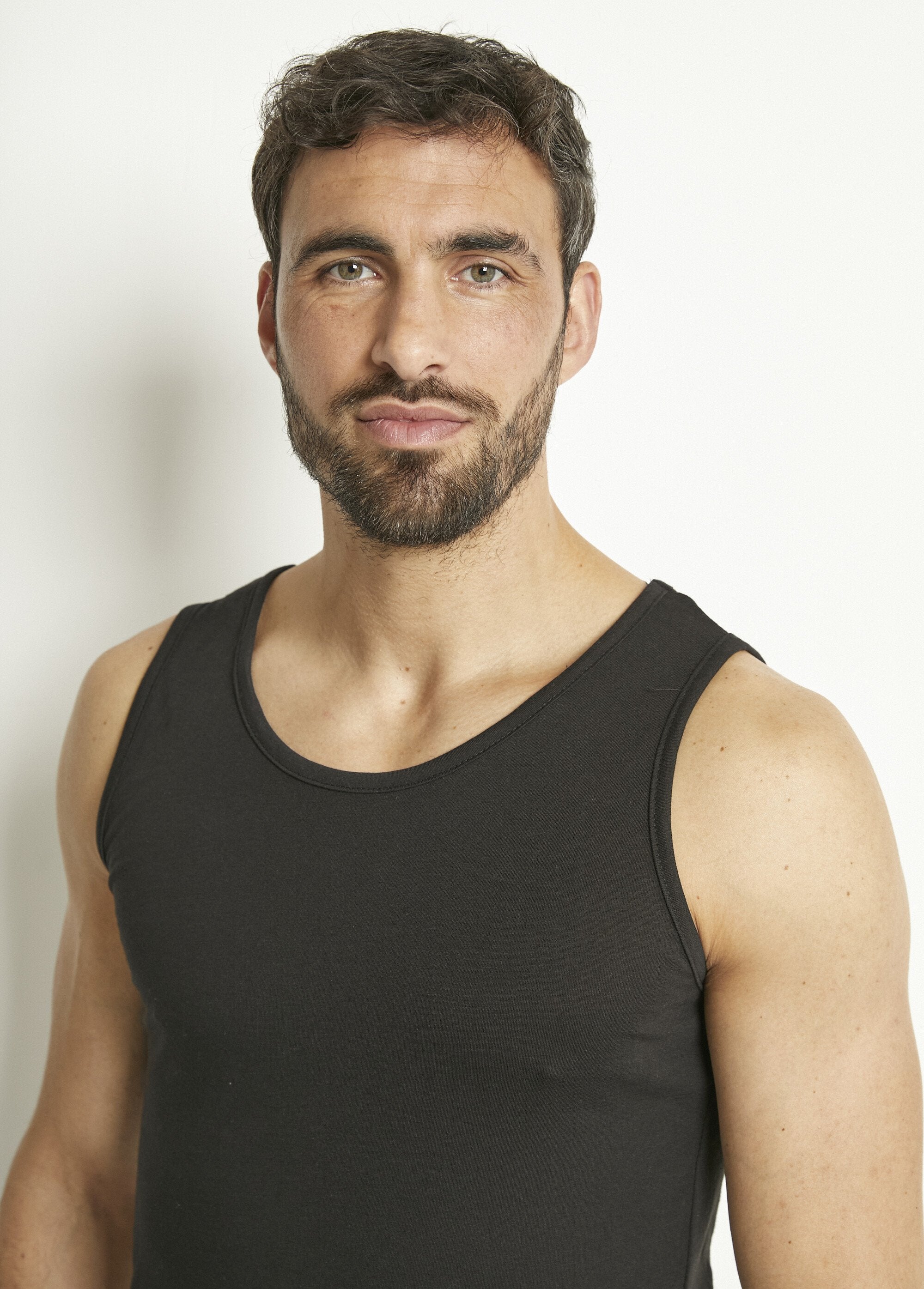 Camiseta_sin_mangas_con_cuello_redondo_Negro_DE1_slim