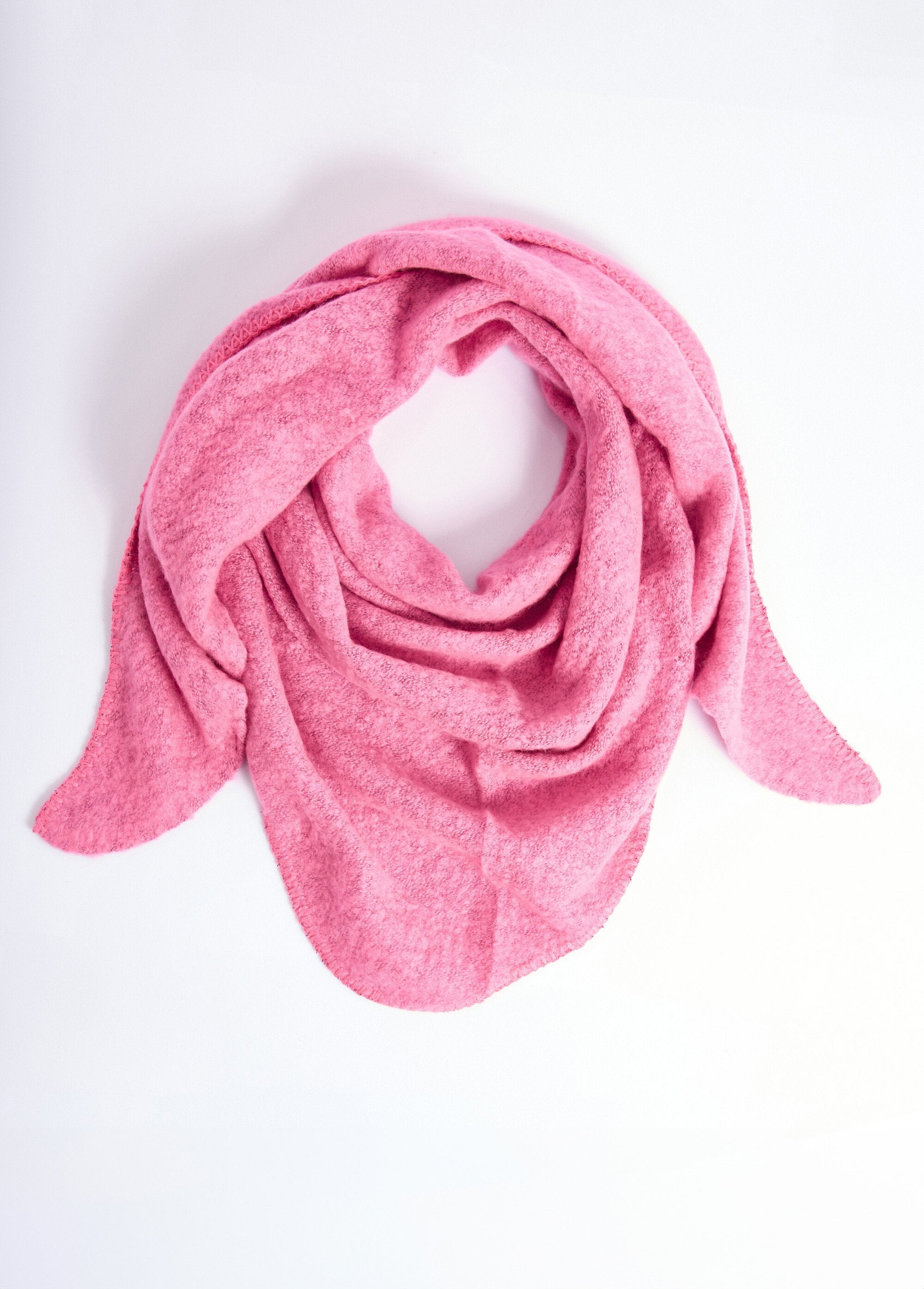 Bufanda_triangular_de_punto_suave_y_cálida_Fucsia_FA1_slim