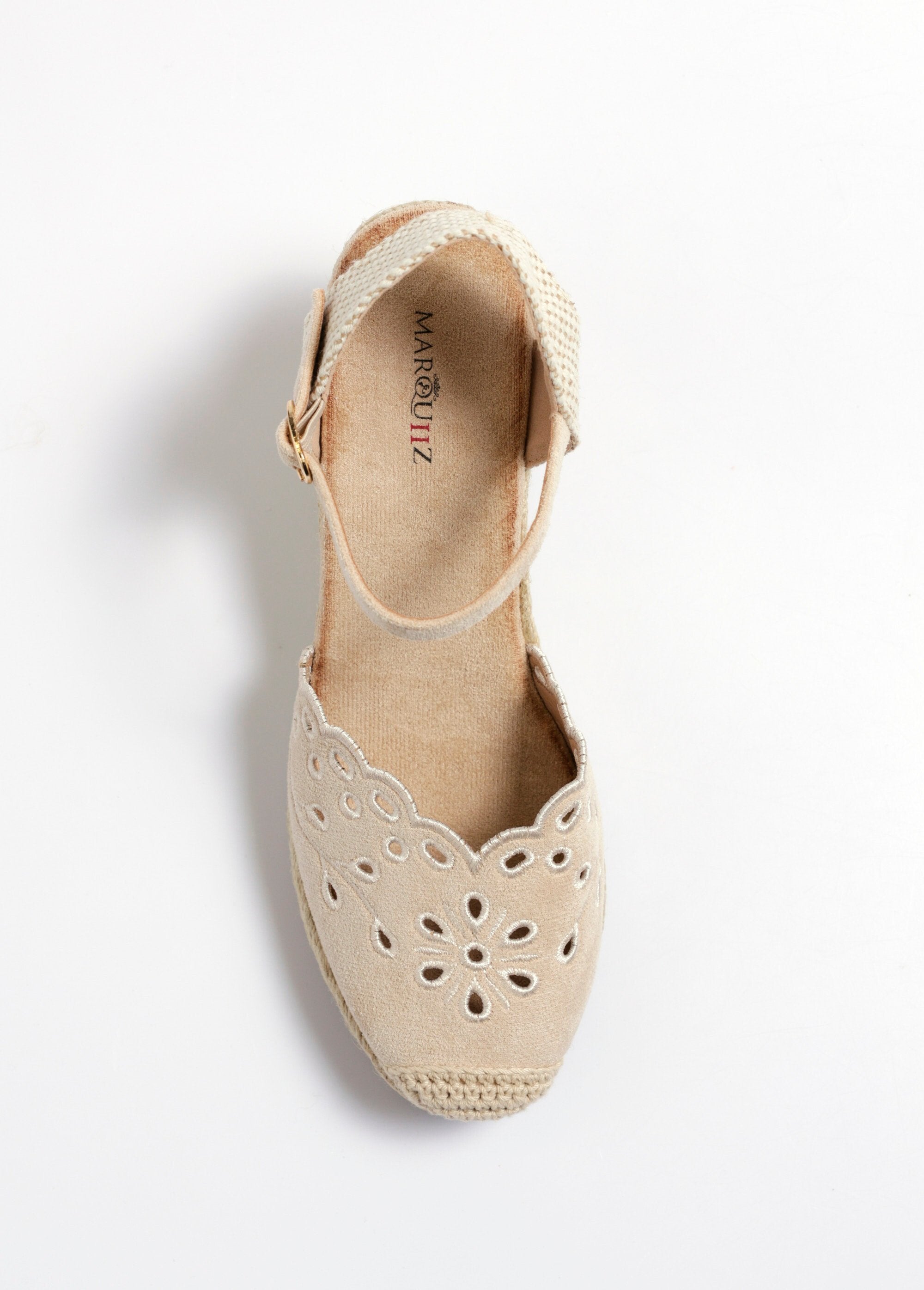 Alpargatas_de_cuña_con_detalles_calados_Beige_OV1_slim