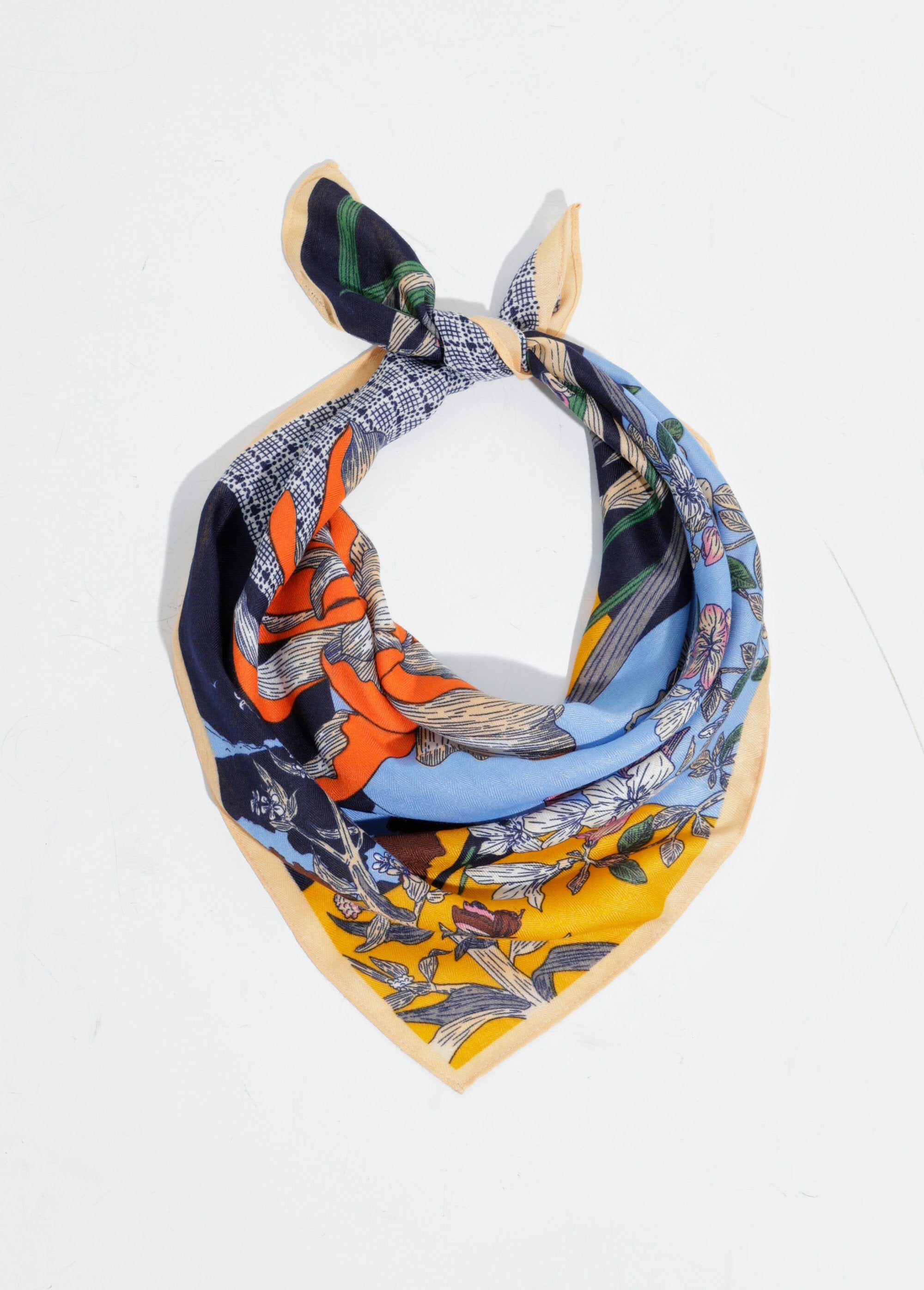 Pañuelo_cuadrado_con_temática_floral_de_iris_Azul_marino_y_azul_FA1_slim
