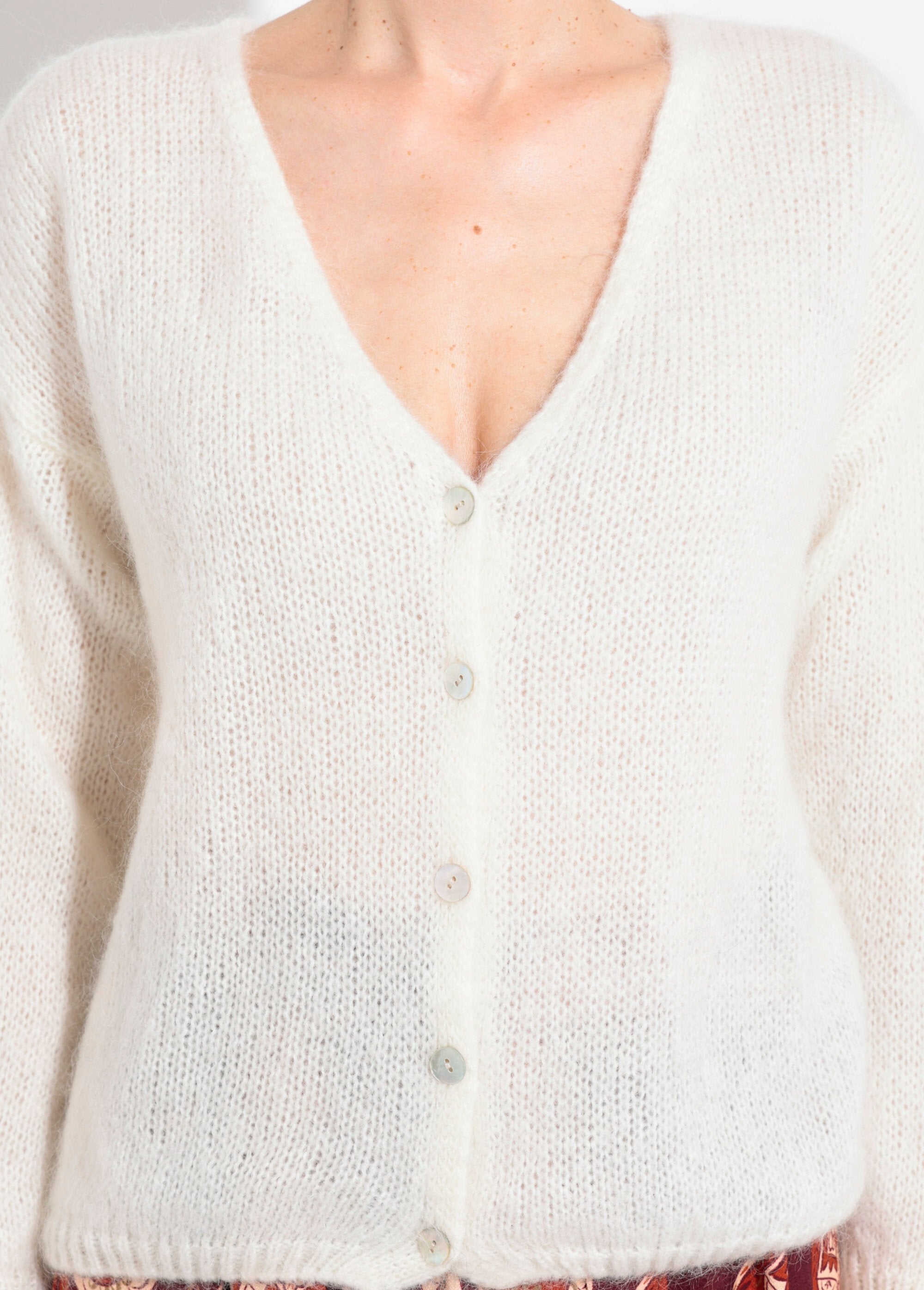 Gilet_chaud_maille_douce_mohair_col_V_Ecru_DE1_slim