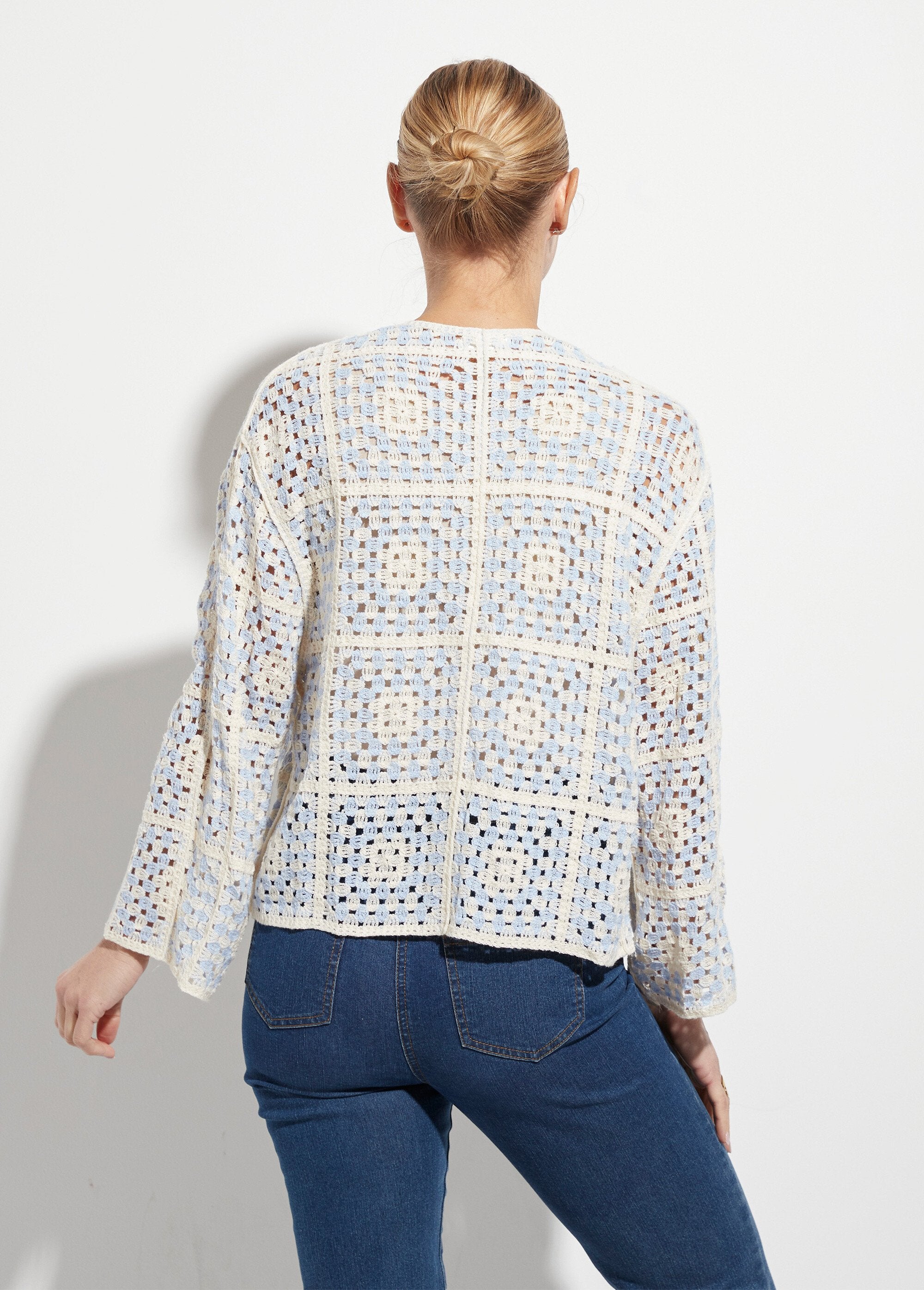 Cárdigan_corto_de_crochet_de_borde_a_borde_Crudo_y_azul_cielo_DO1_slim