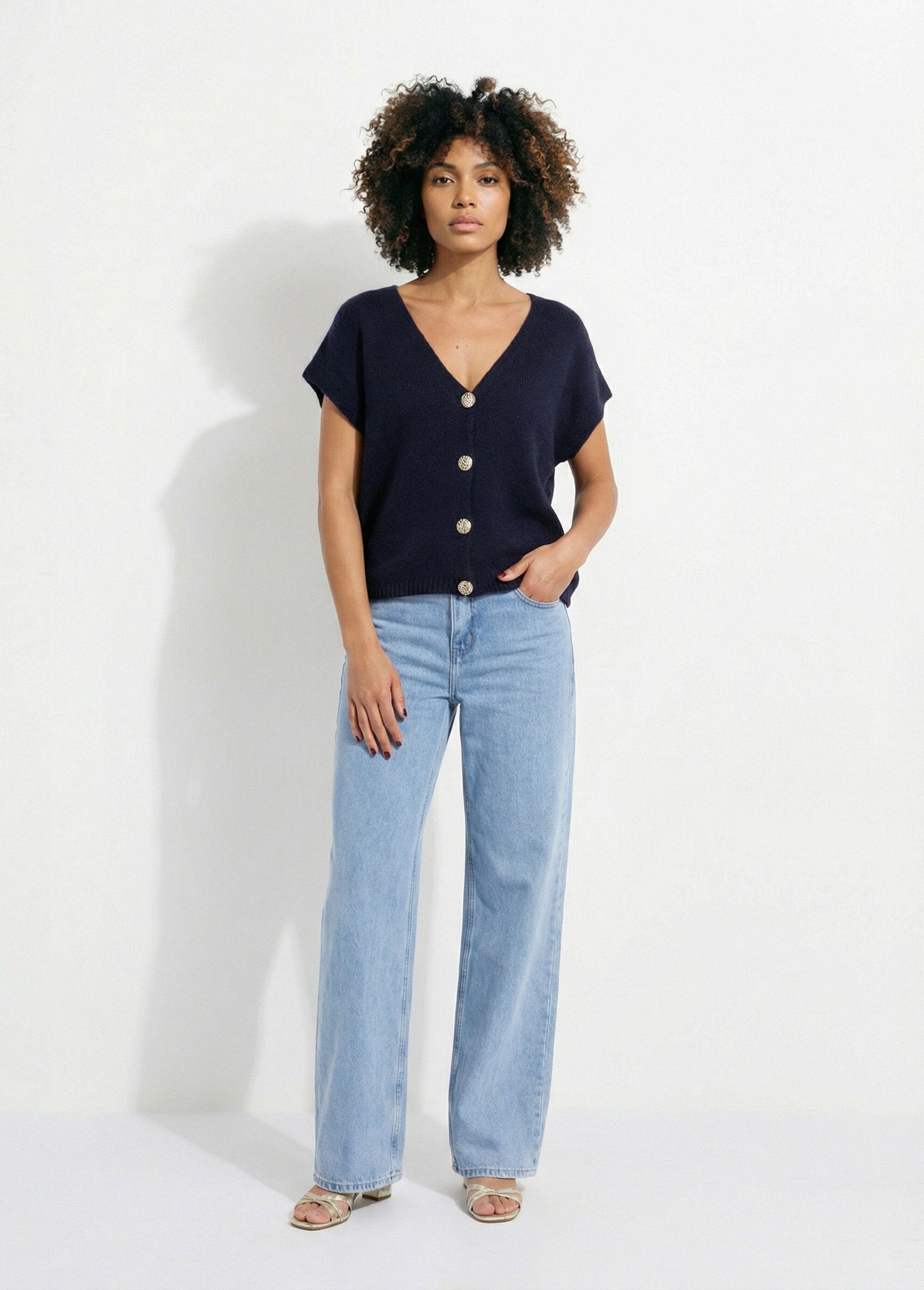 Chaleco_de_manga_corta_con_botones_metálicos_Marina_SF1_slim