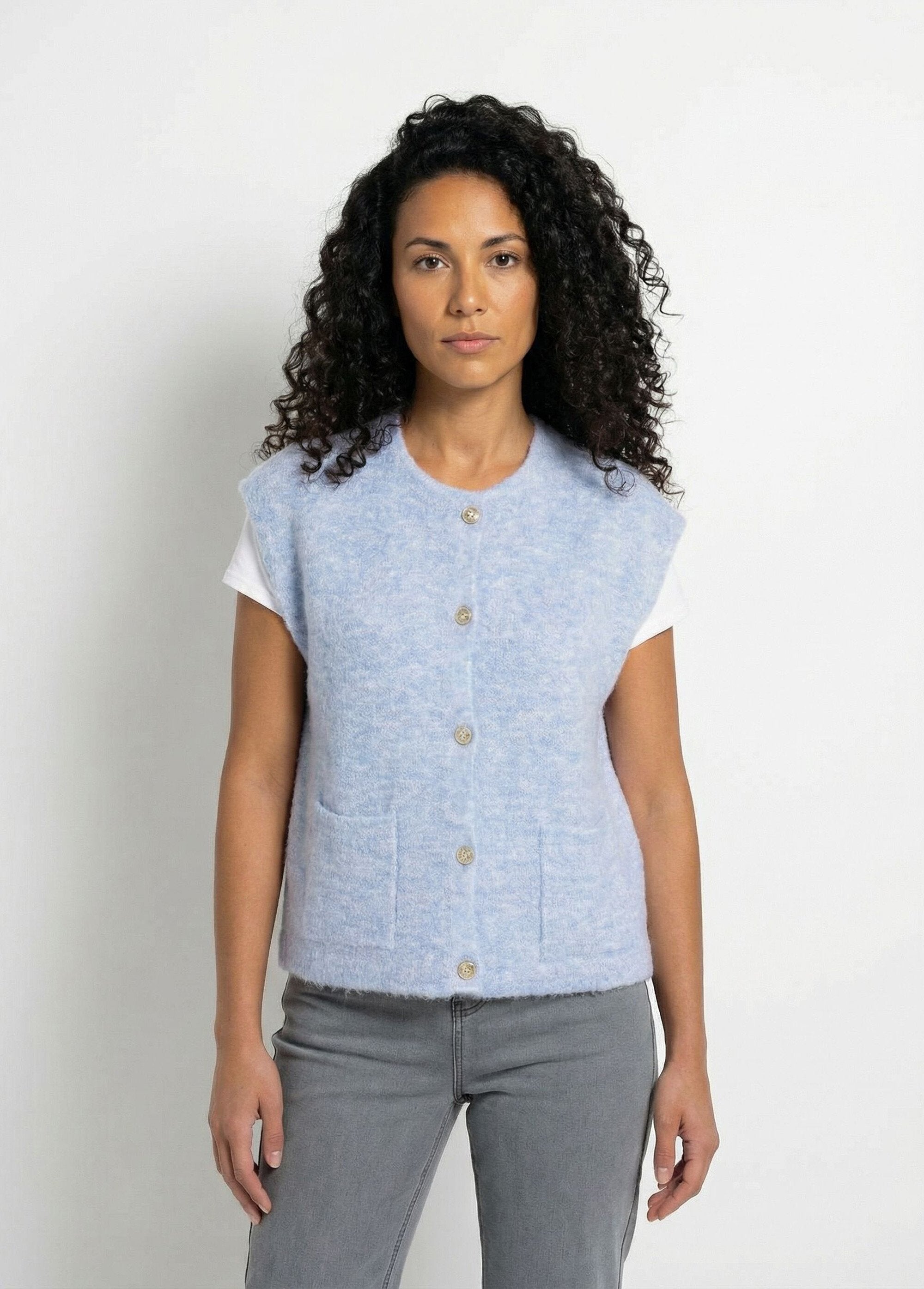 Chaleco_sin_mangas_con_botones_dorados_y_punto_bouclé_Azul_FA1_slim