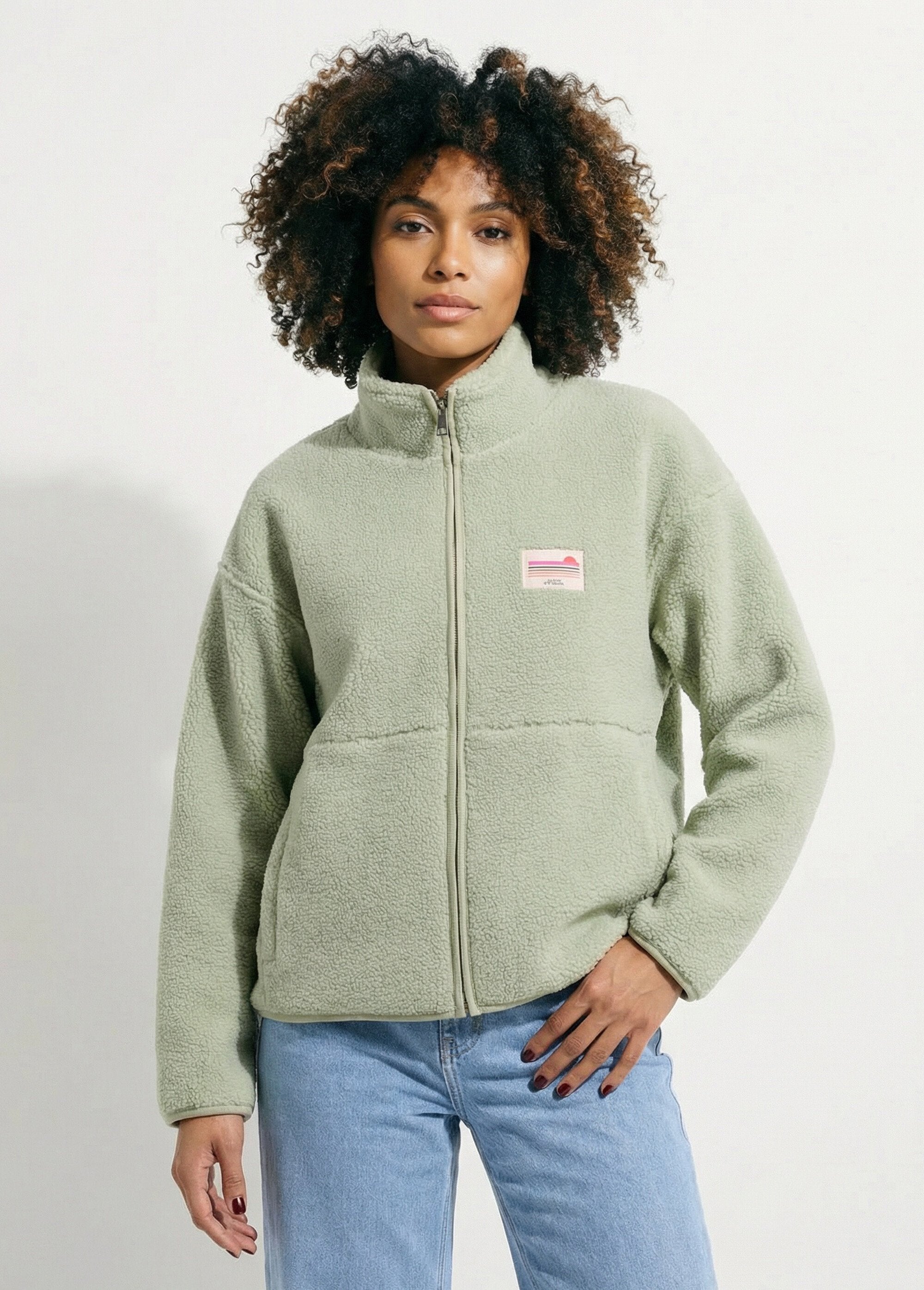 Chaleco_polar_cálido_con_cremallera_y_cuello_alto._verde_almendra_FA1_slim