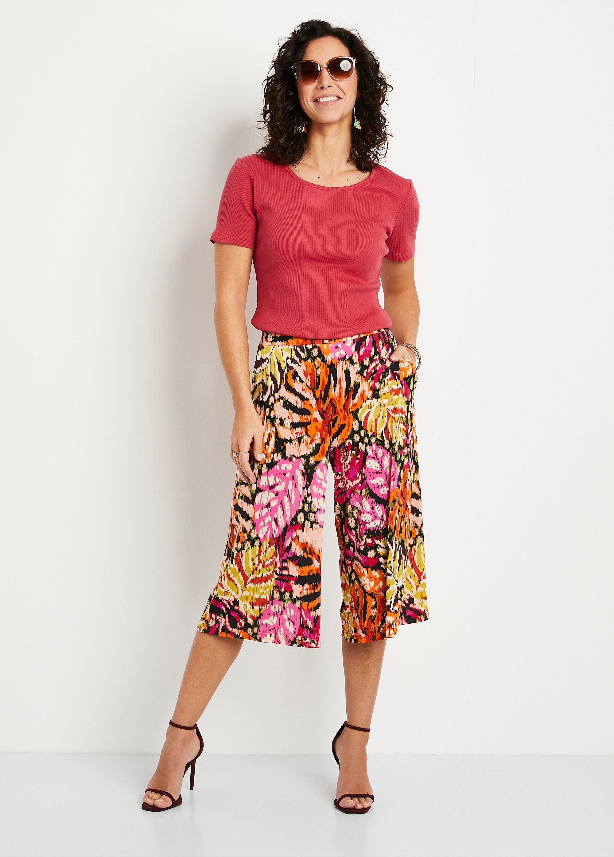 Pantalón_culotte_holgado_con_cintura_elástica_y_estampado_rosa_y_verde_SF1_slim