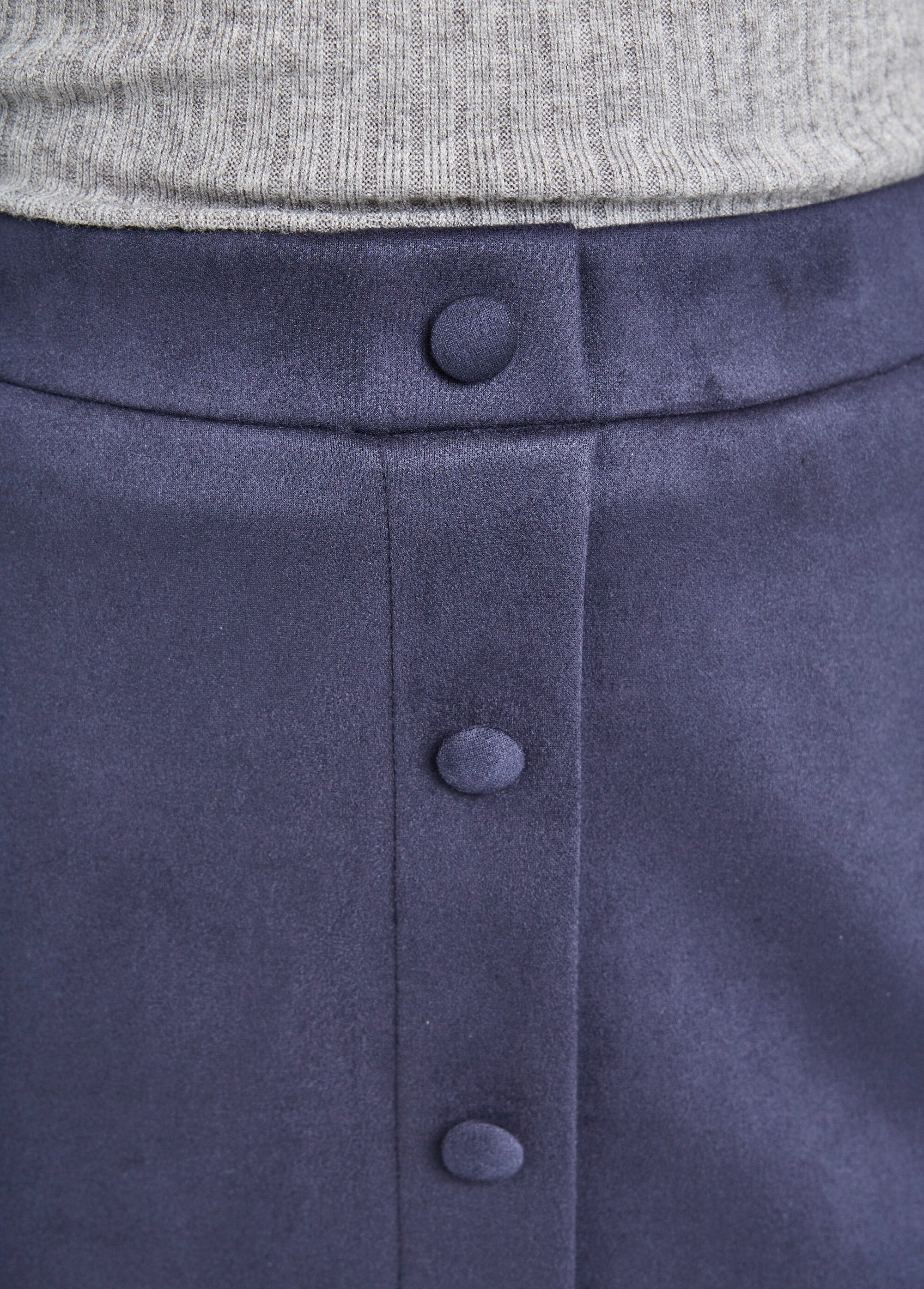 Falda_corta_recta_en_tejido_abotonado_efecto_ante_Marina_DE1_slim