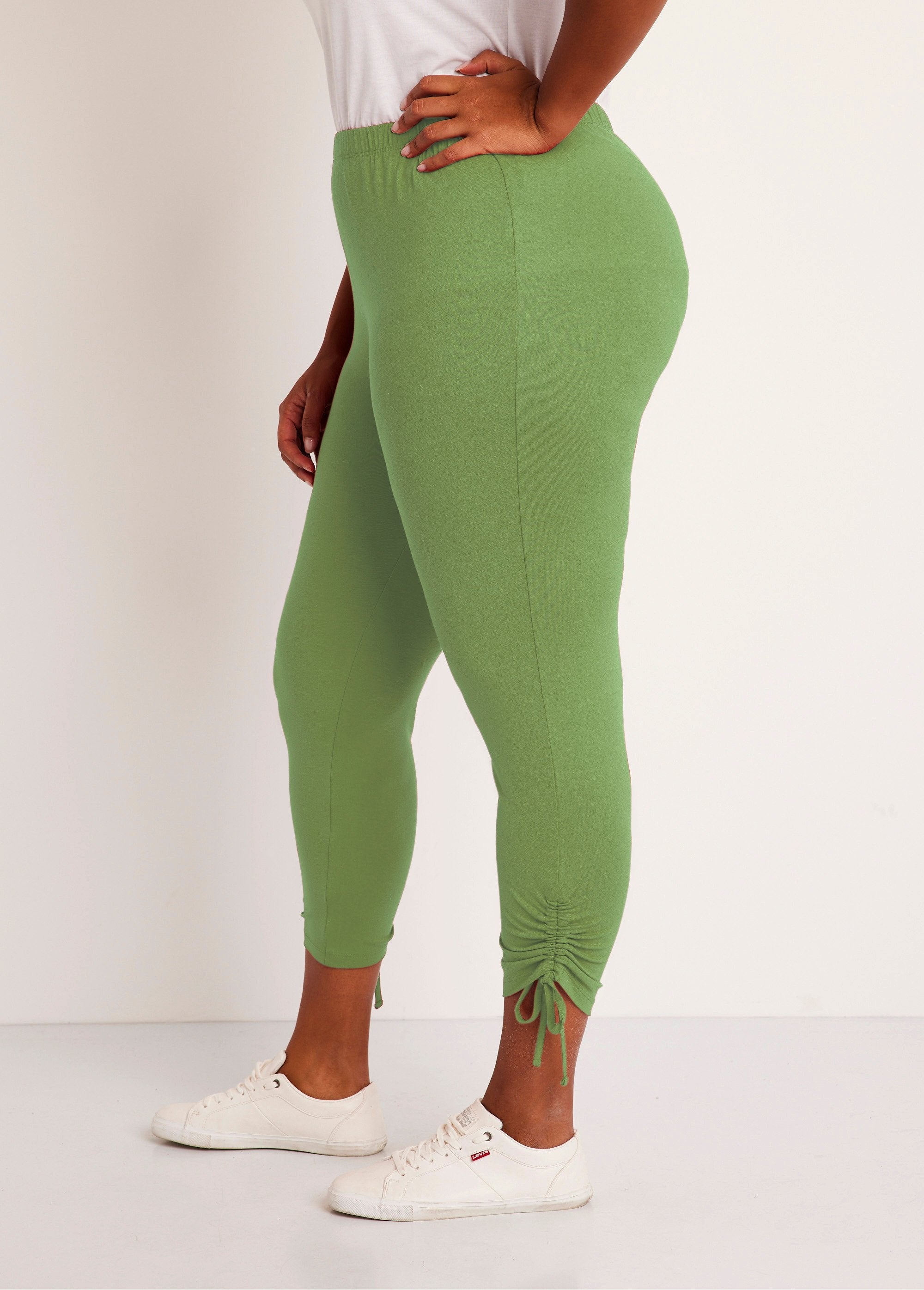 Legging_corto_con_cinturilla_elástica_lima_simple_DR1_curvy