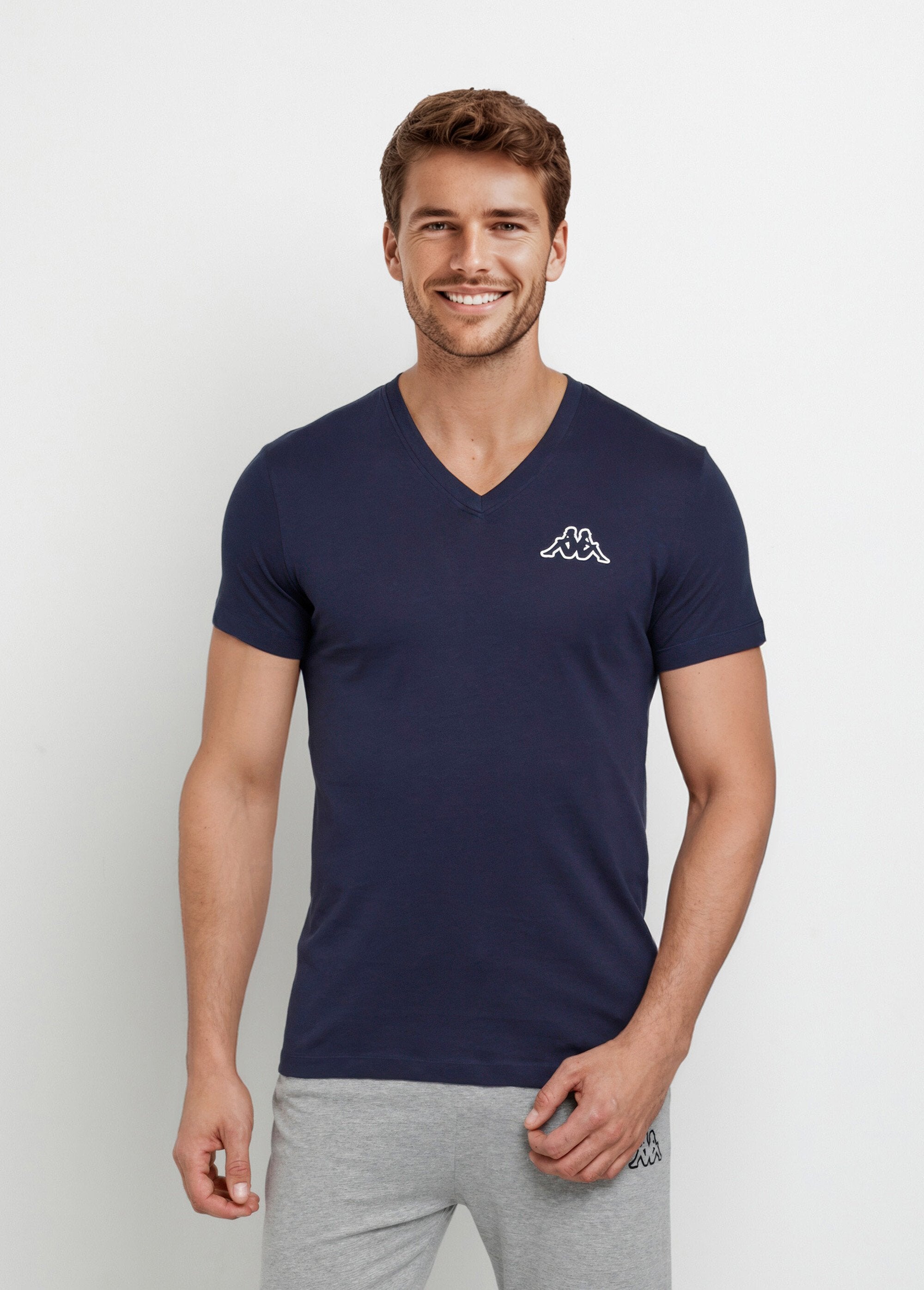 Camiseta_oscura_de_manga_corta_con_cuello_en_V_Azul_marino_FA1_slim
