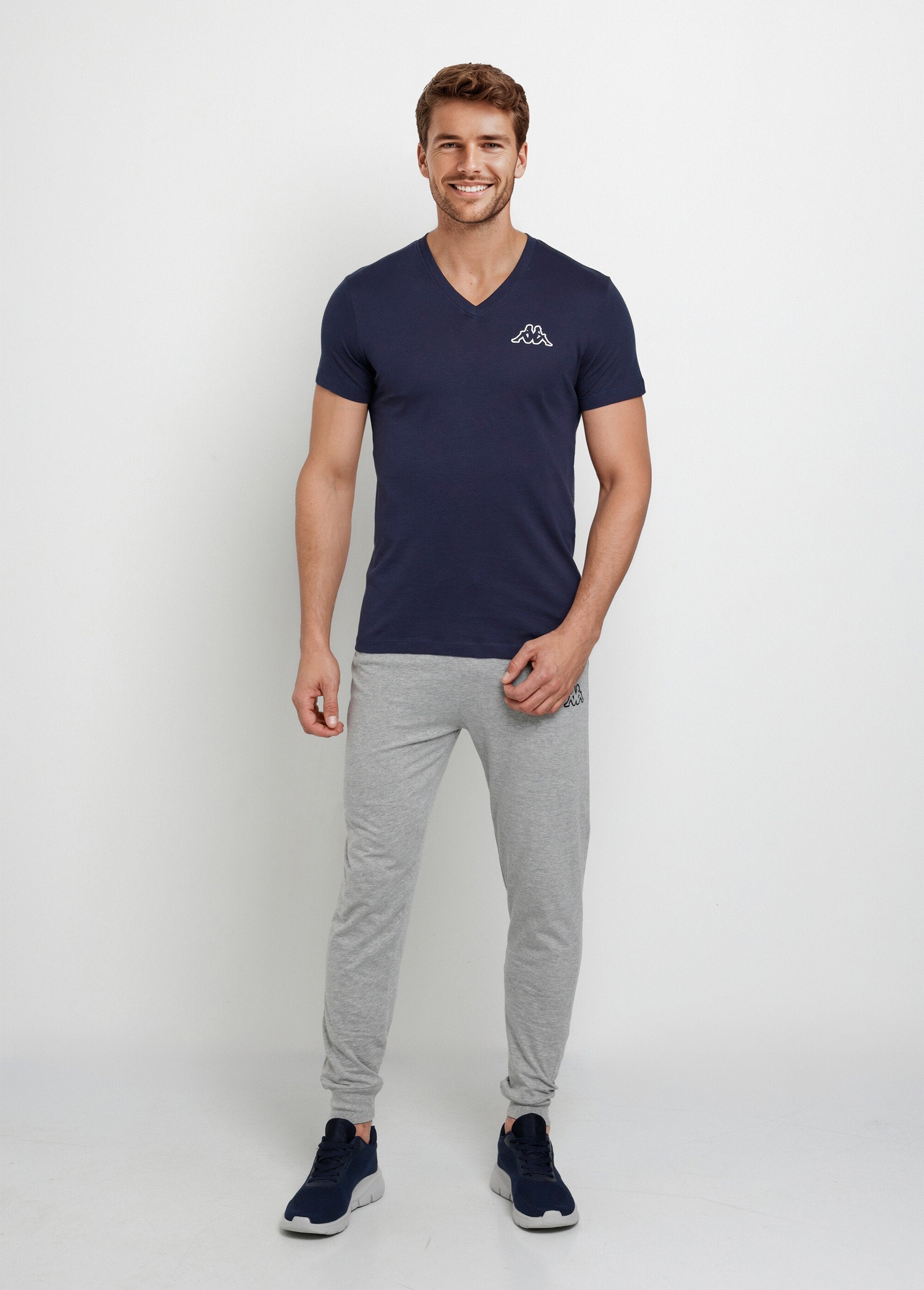 Camiseta_oscura_de_manga_corta_con_cuello_en_V_Azul_marino_SF1_slim