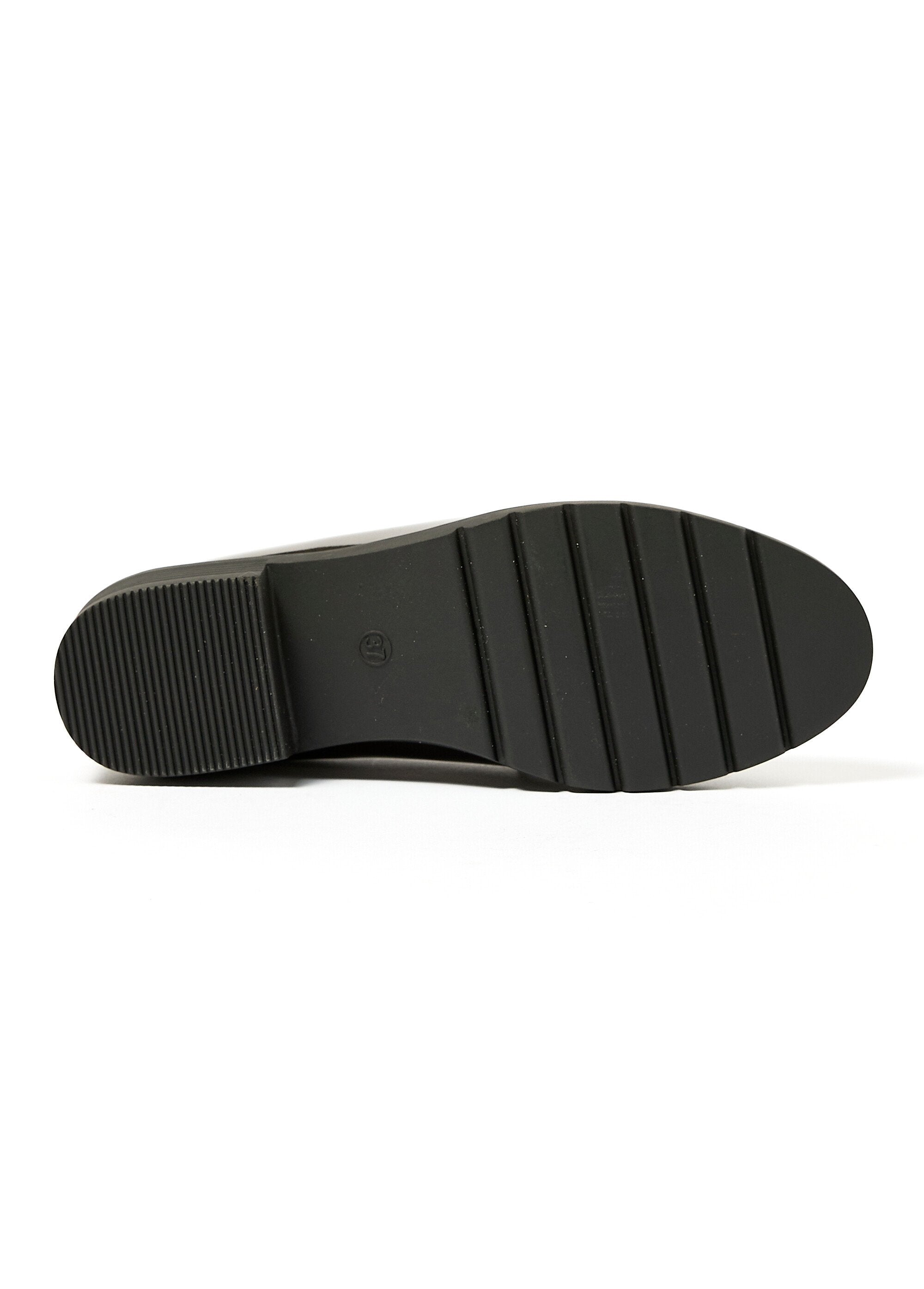 Mocasines_de_charol_con_detalle_metálico_Gris_UN1_slim