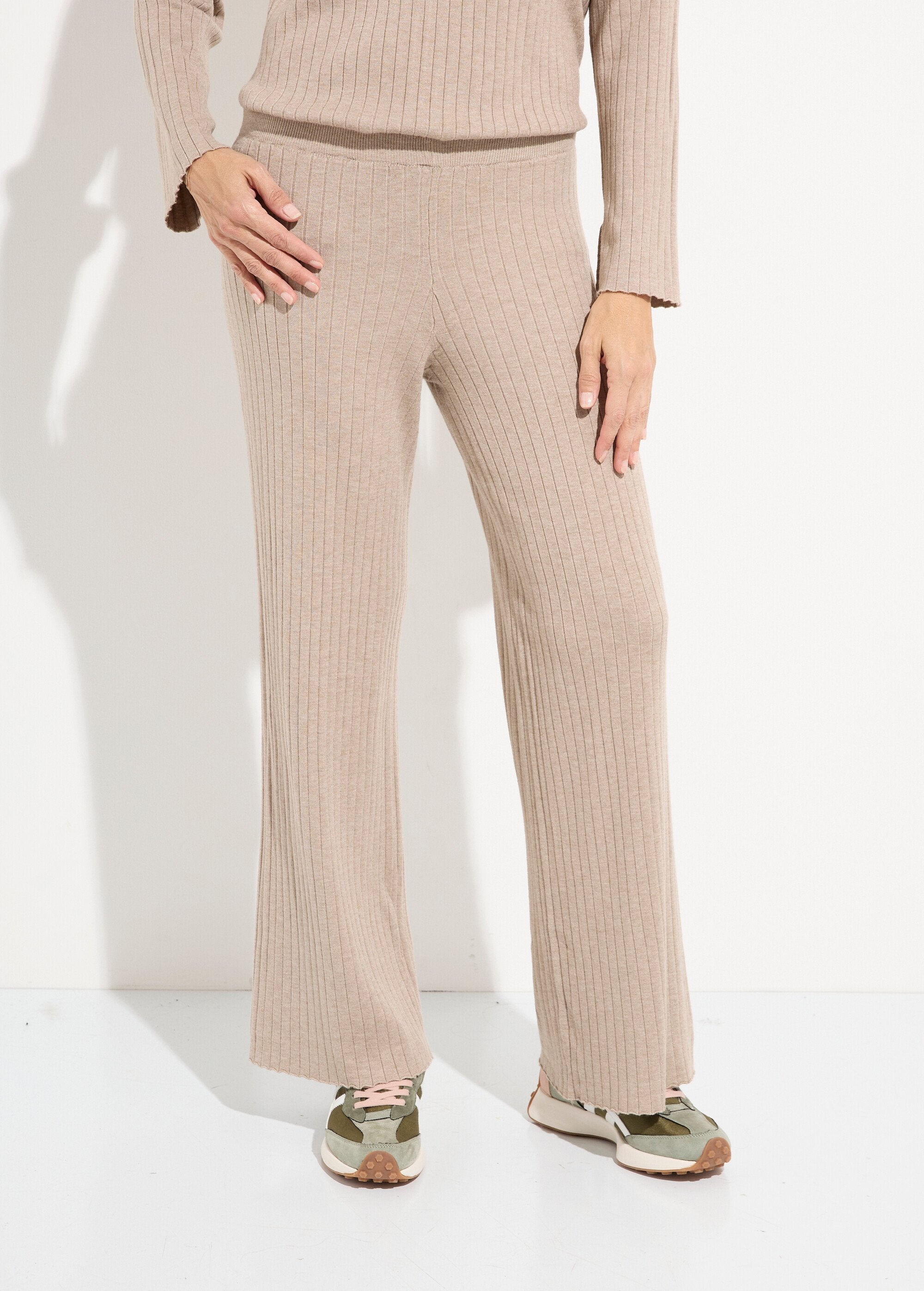 Pantalón_confort,_punto_canalé_plano_Beige_FA1_slim