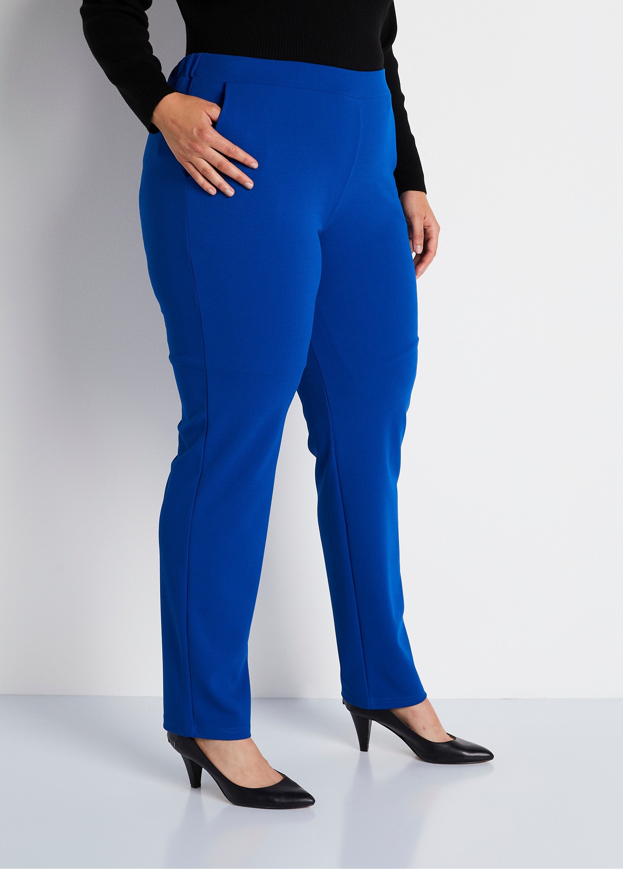 Pantalón_recto_con_cintura_elástica_y_punto_crepé_azul_duro_DR1_curvy