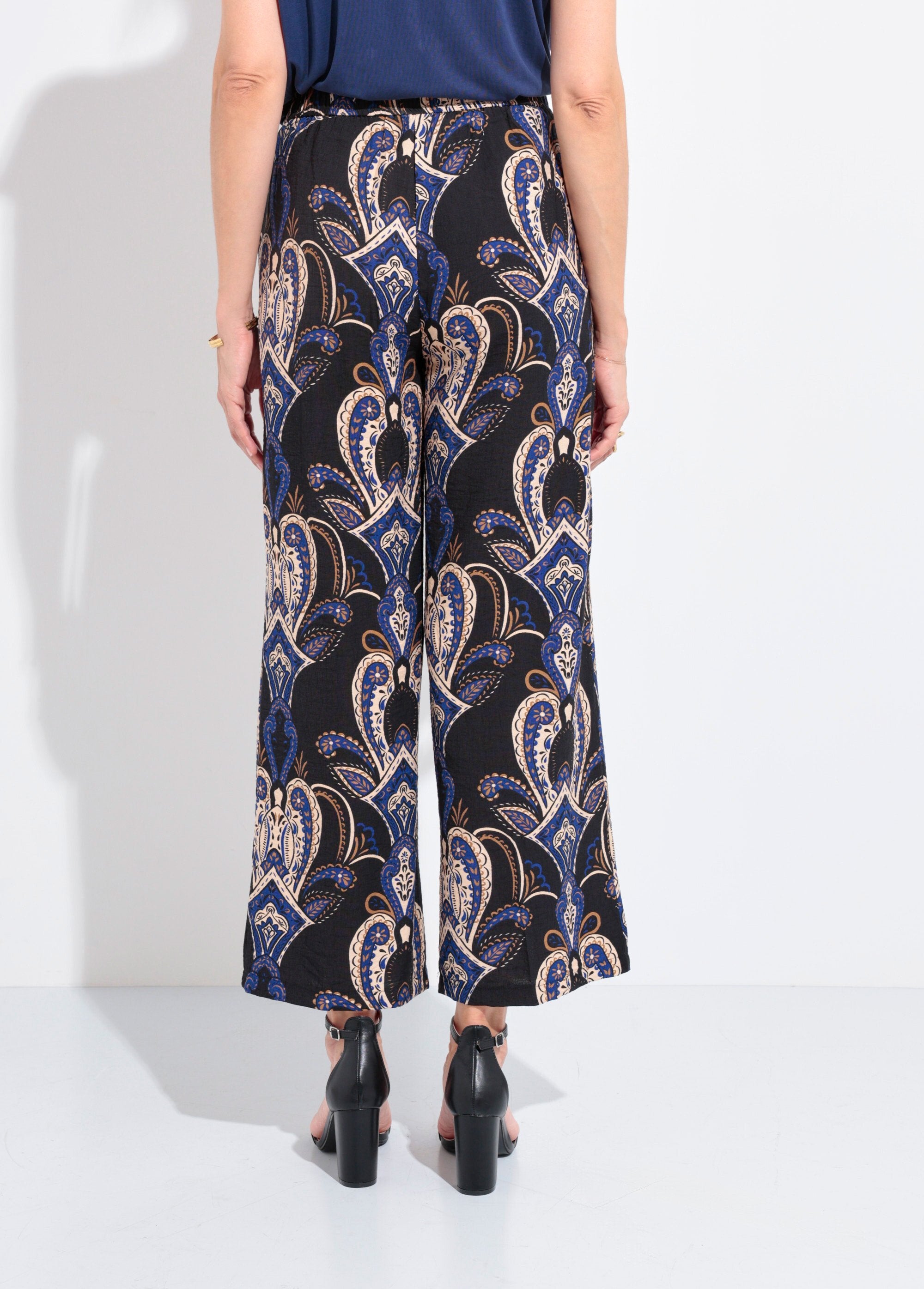 Pantalones_elásticos_holgados_con_estampado_paisley_Marina_DO1_slim