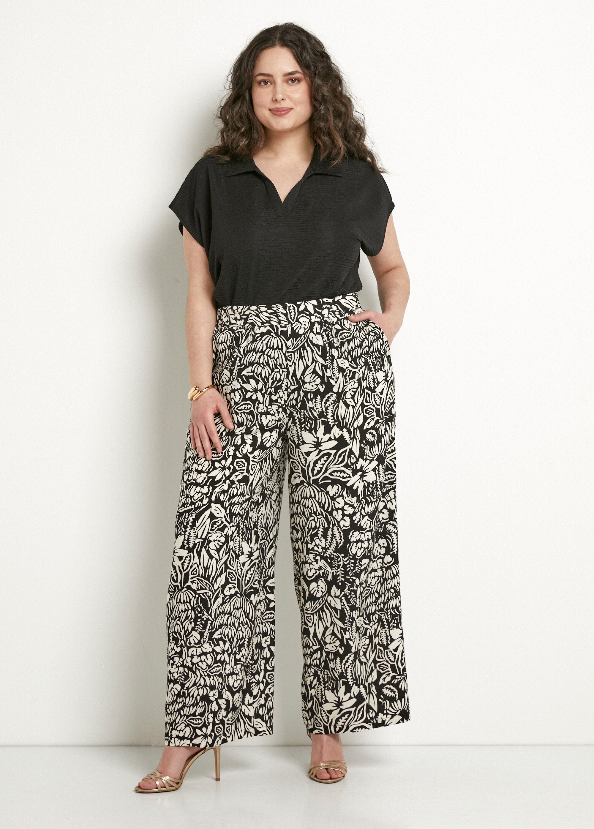 Pantalón_ancho_con_cintura_elástica_floral_o_liso_Negro_y_crudo_SF1_curvy