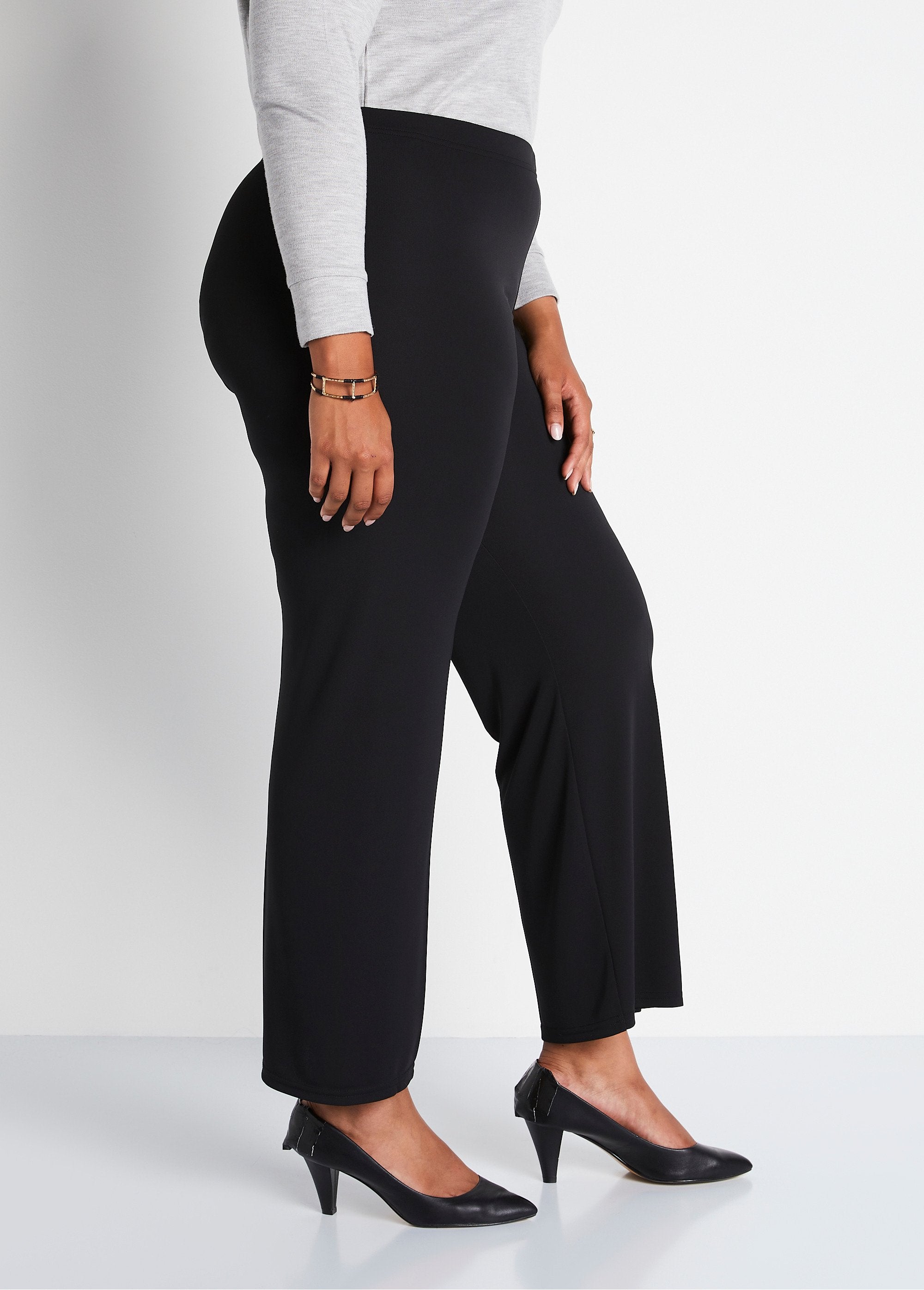 Pantalón_fluido_acampanado_con_cintura_elástica_Negro_DR1_curvy