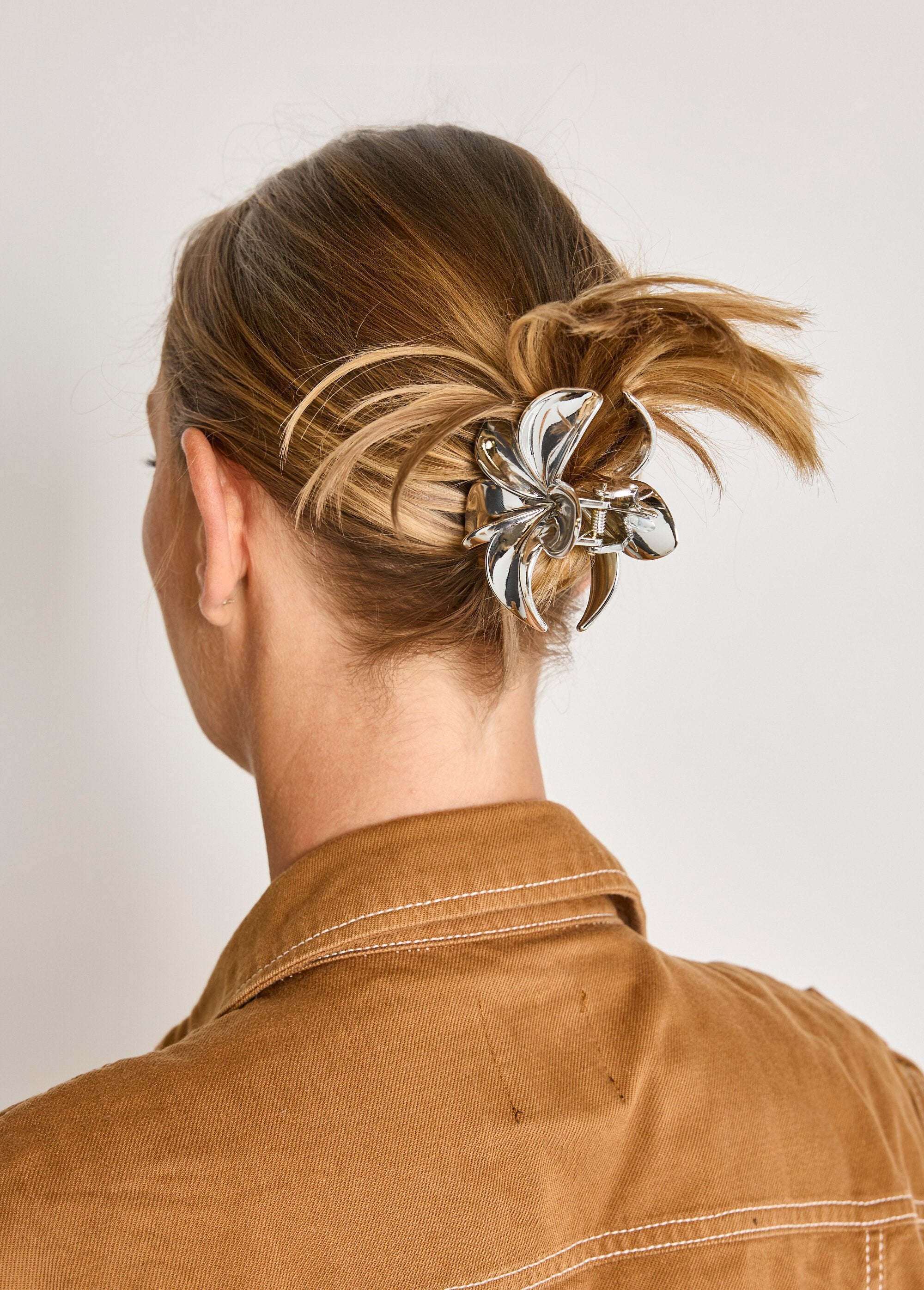 Pinza_para_el_pelo_con_forma_de_flor_Plata_DE2_slim