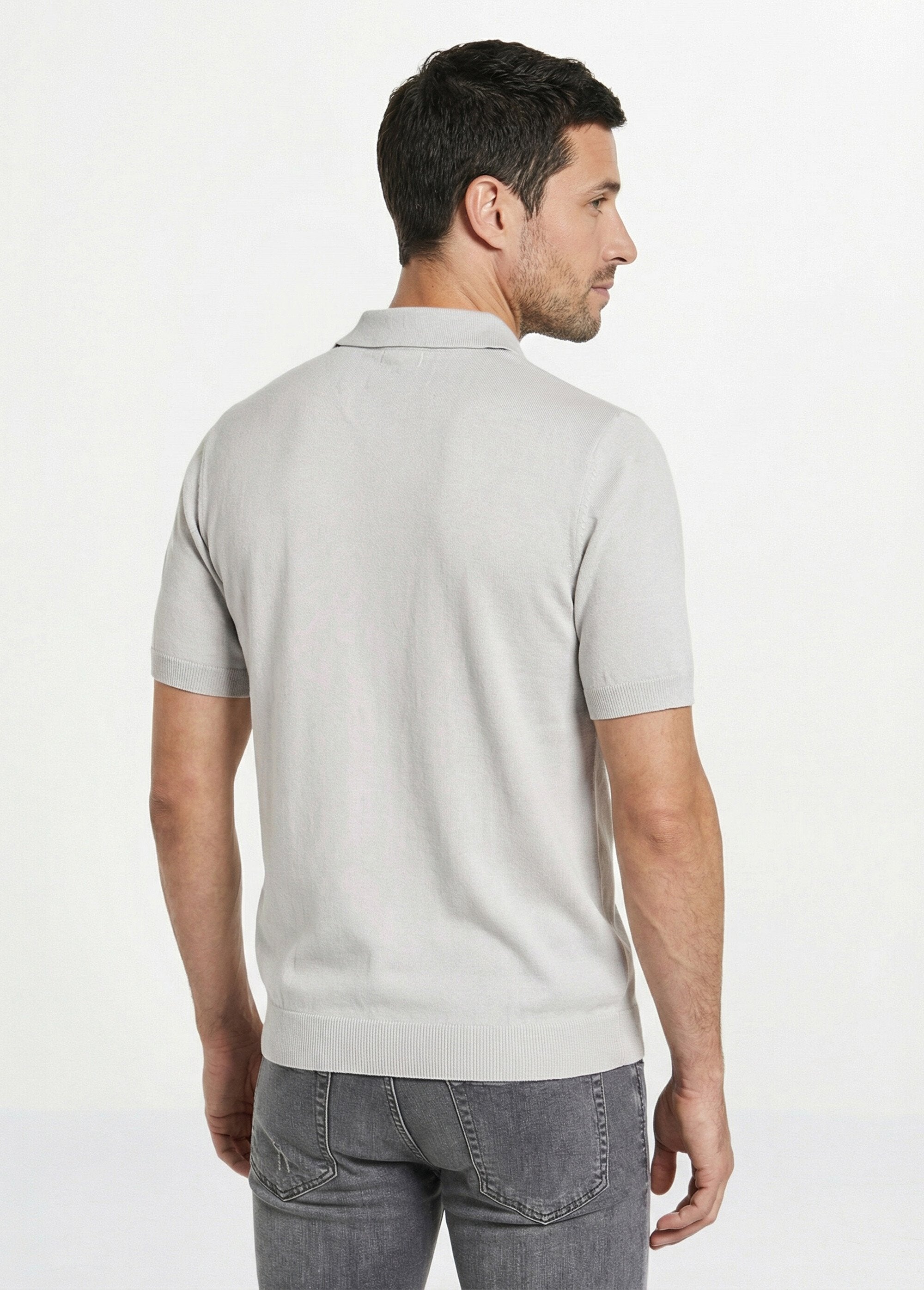 Polo_de_manga_corta_con_cremallera_y_rayas_jacquard_Gris_DO1_slim