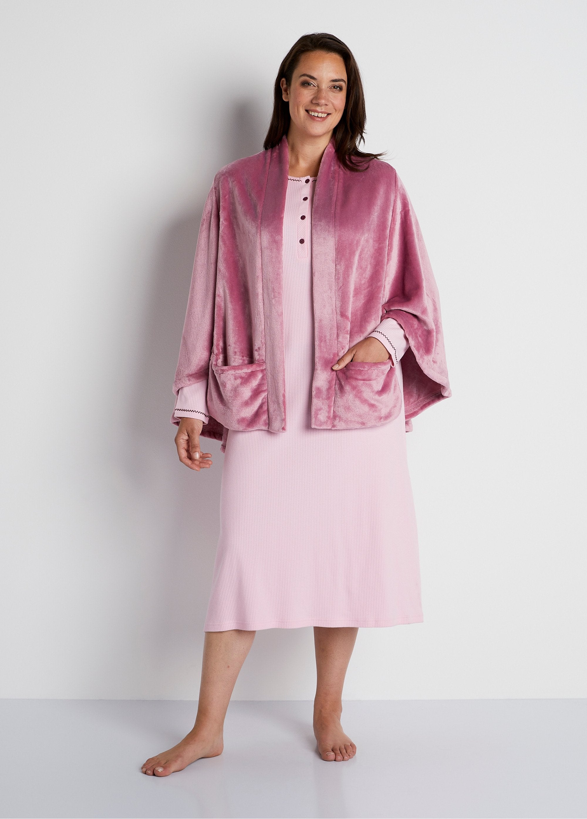 Poncho_de_punto_de_felpa_de_borde_a_borde_rosa_la_SF1_curvy