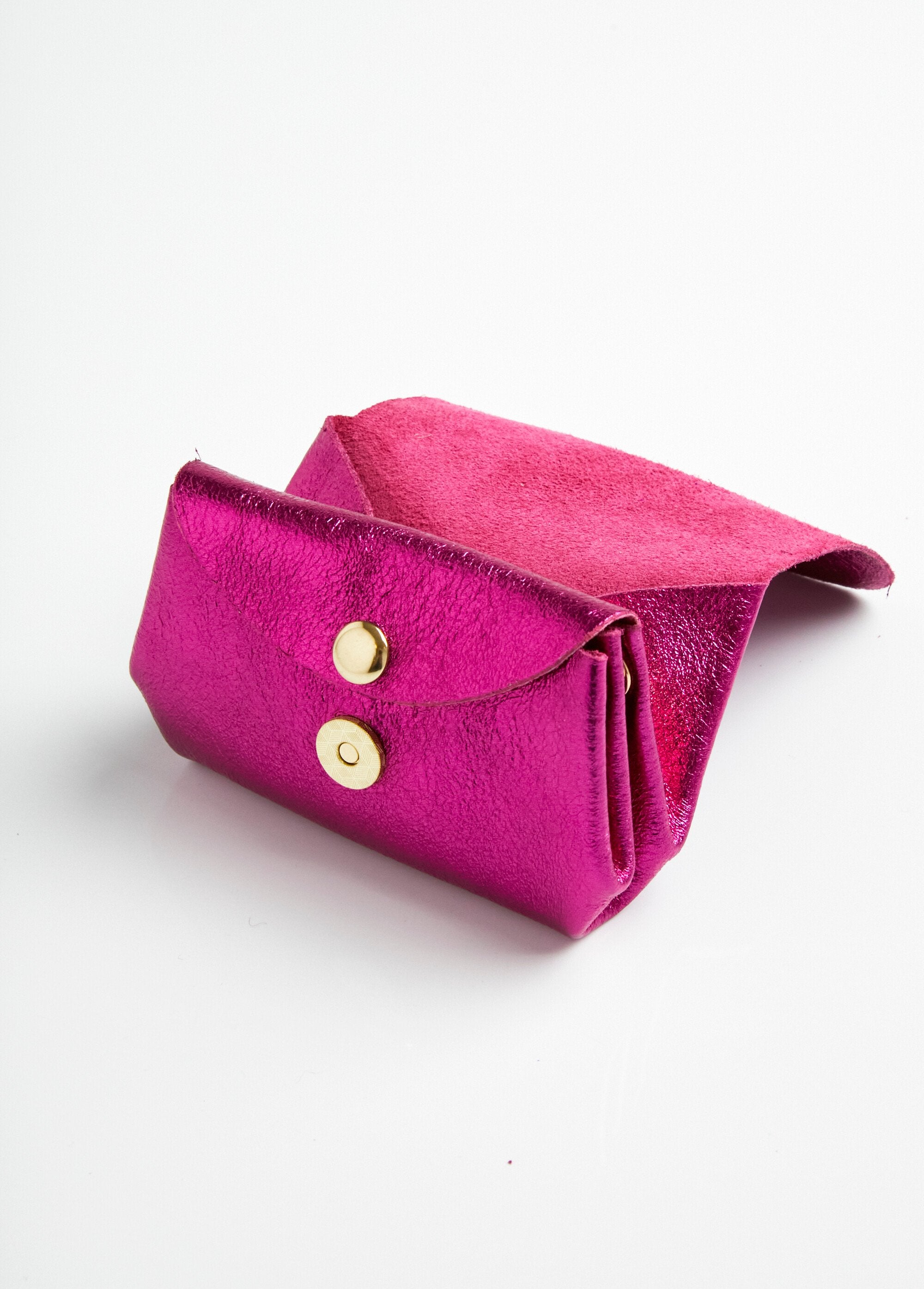 Monedero_con_solapa_de_piel_iridiscente_Fuchsia_DE2_slim