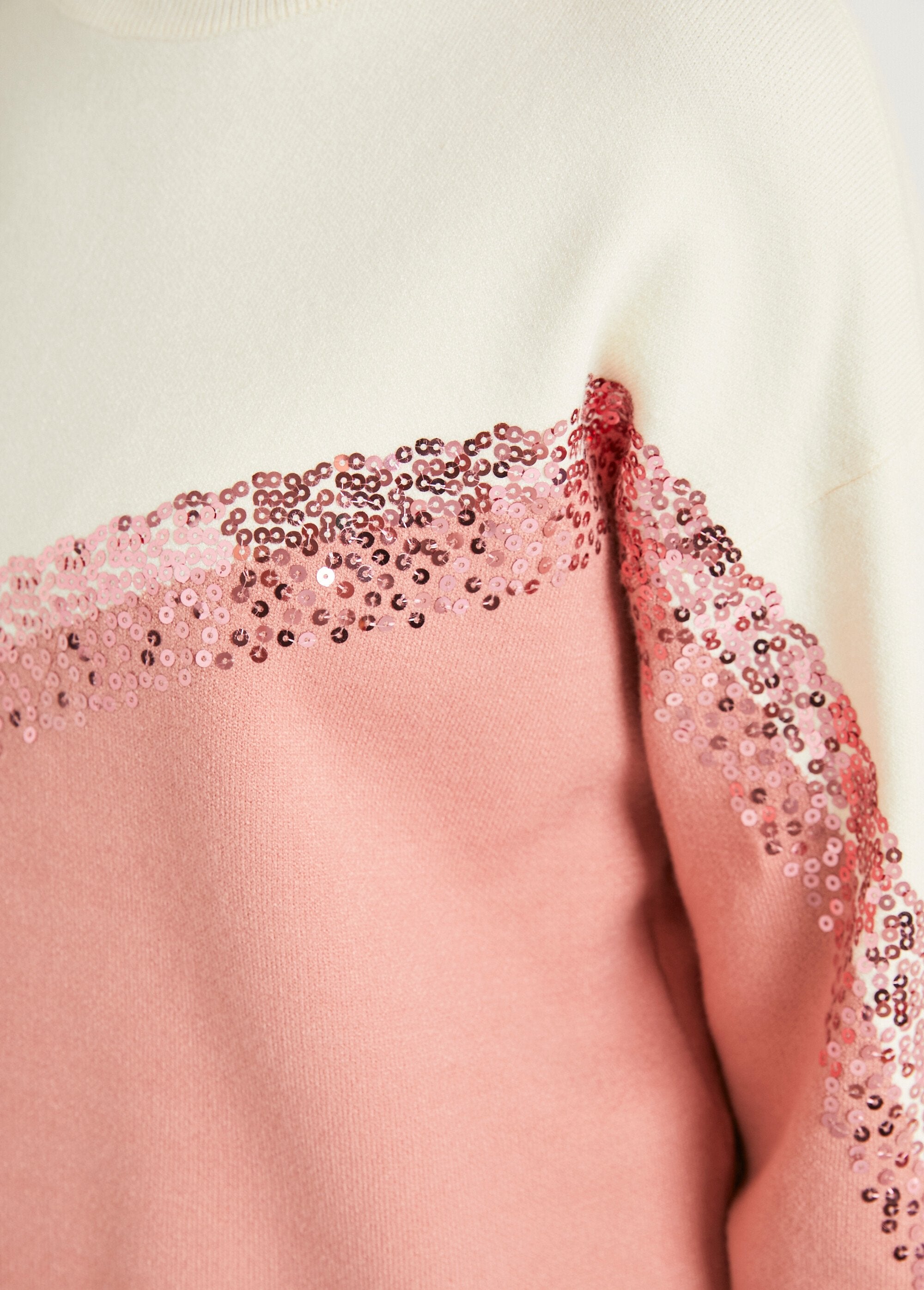 Jersey_bicolor_de_lentejuelas_y_manga_larga_Beige_y_rosa_DE2_slim