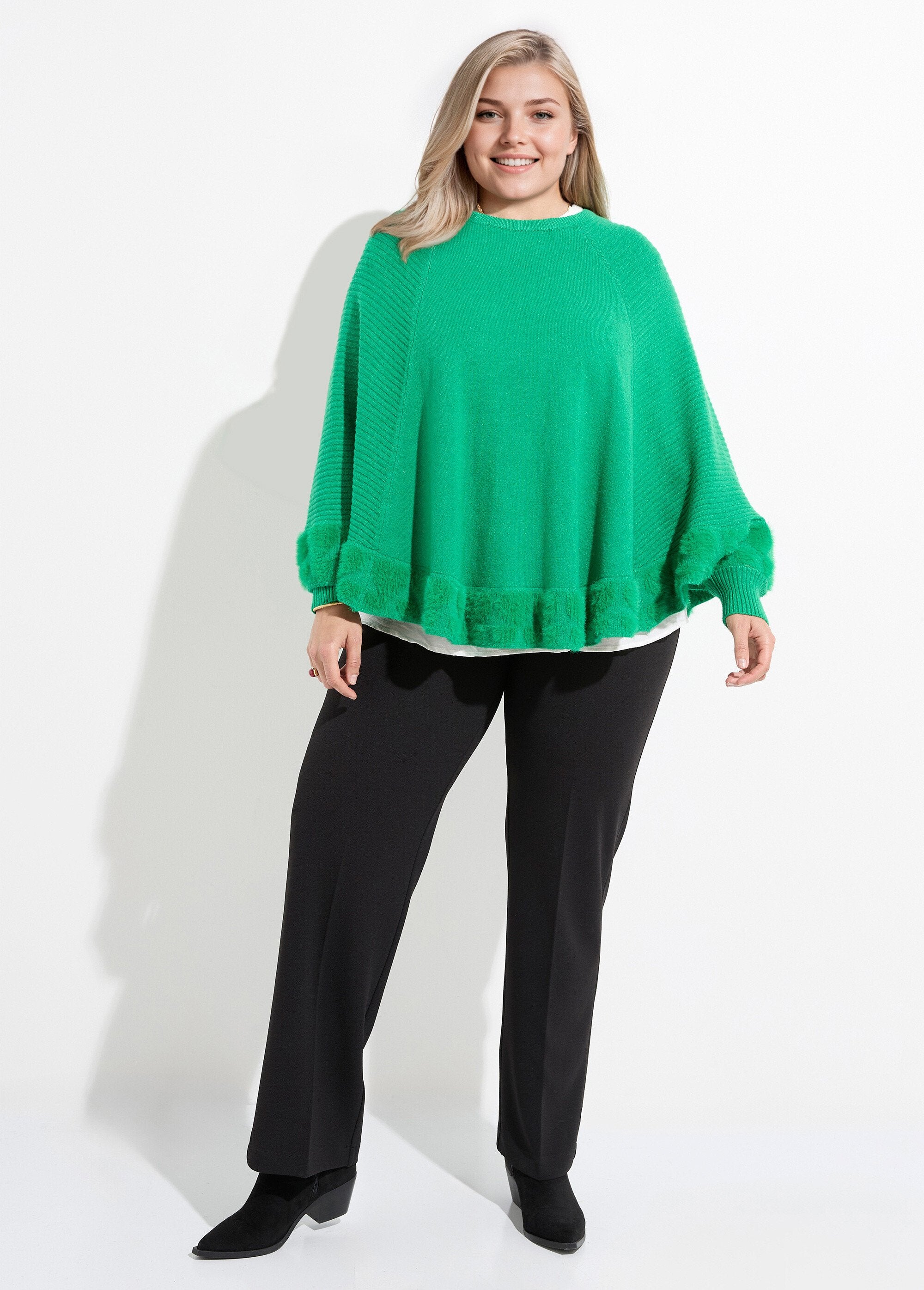 Poncho_capa_tejido_en_forma_de_corazón_con_cuello_redondo_verde_brillante_SF1_curvy