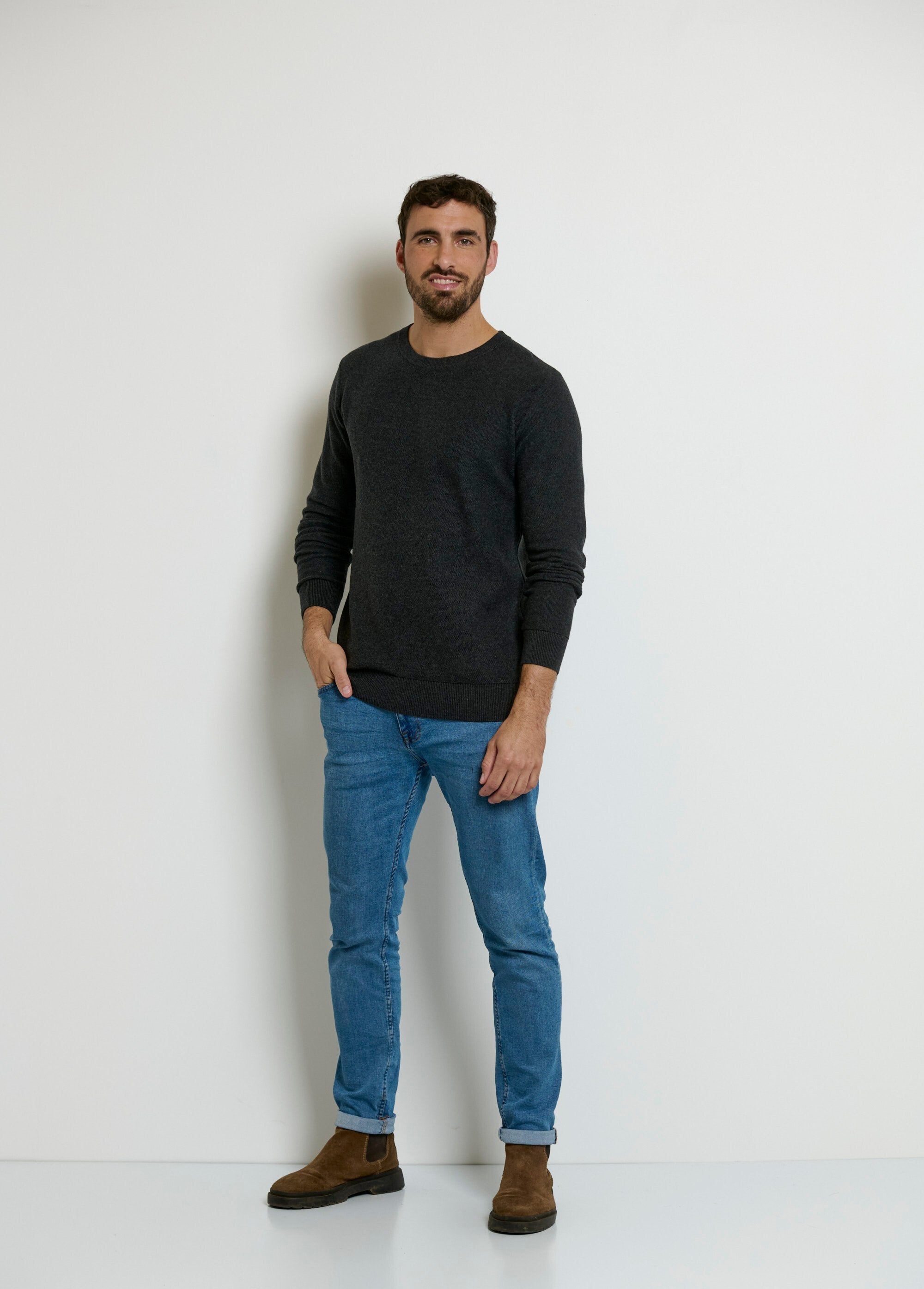 Suéter_de_cuello_redondo_con_punto_piqué_fantasía_Gris_SF1_slim