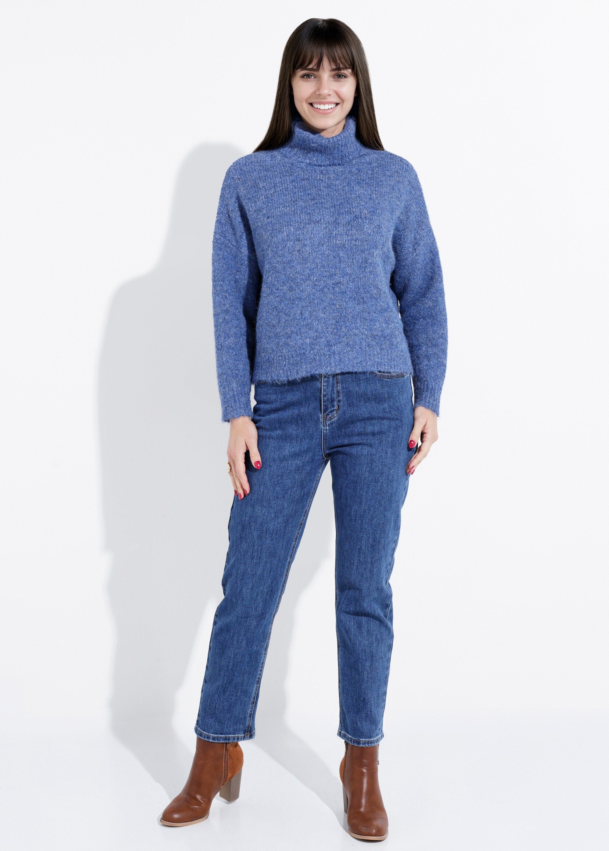 Suéter_de_cuello_alto_de_punto_grueso_vaqueros_azules_SF1_slim