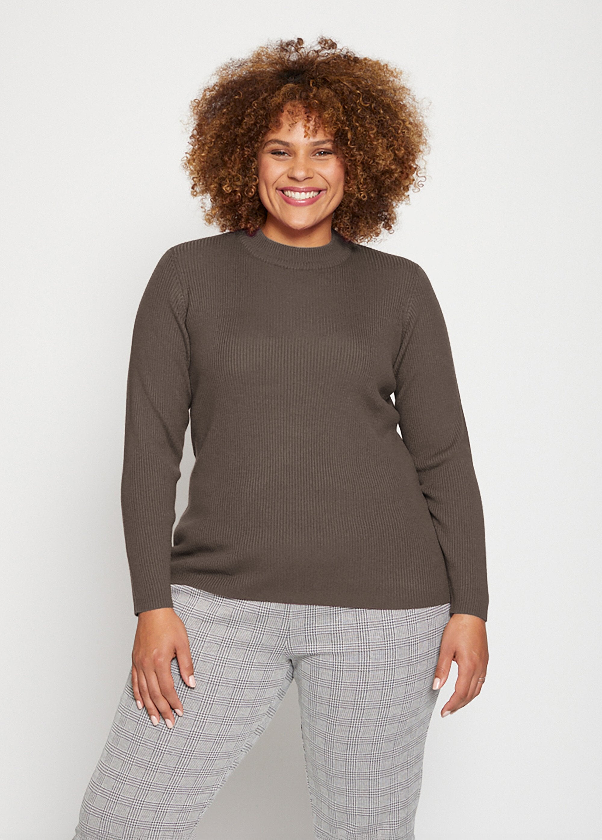Jersey_corto_de_punto_canalé_con_cuello_alto_Lunar_FA1_curvy