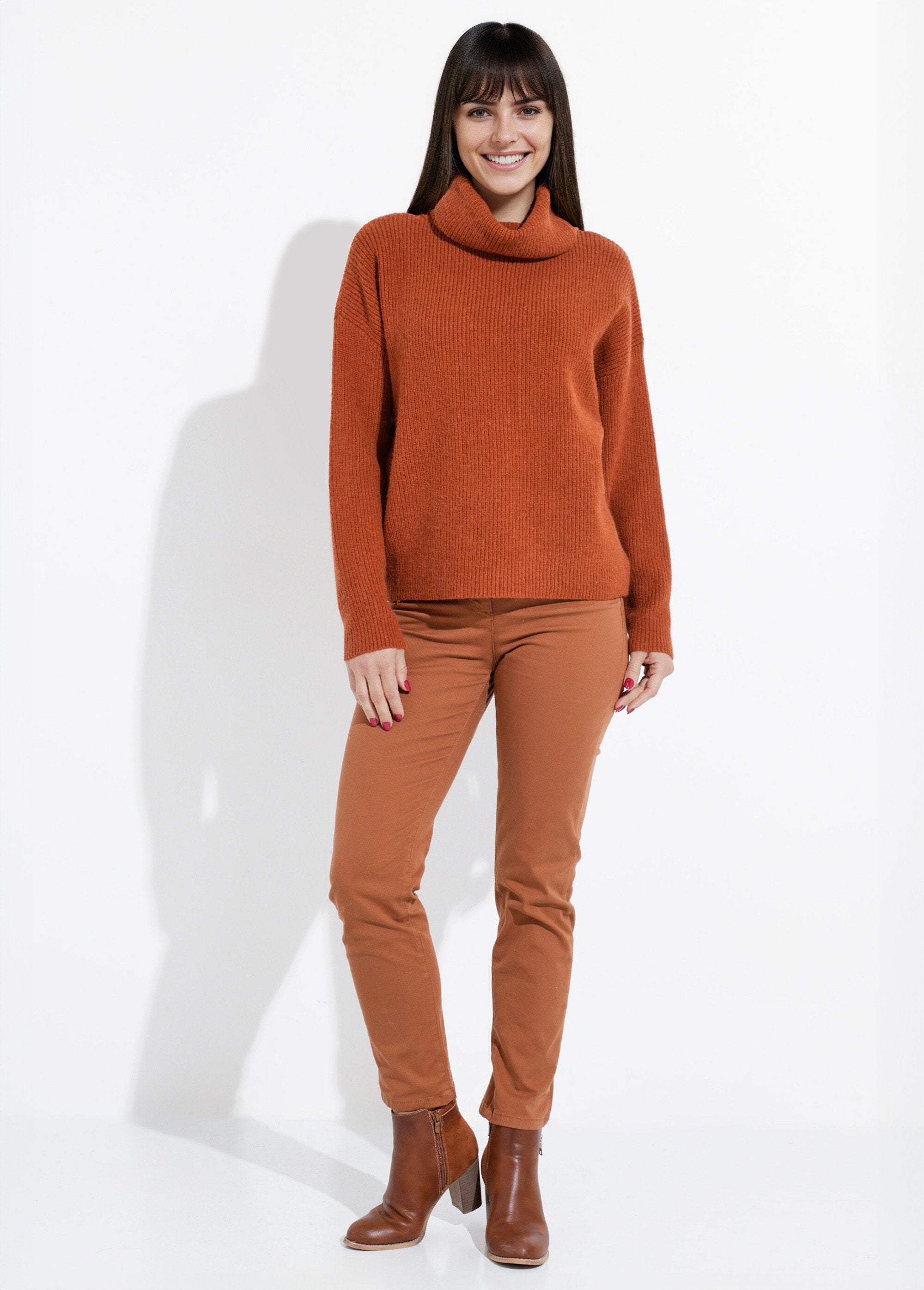 Suéter_de_punto_con_cuello_alto_suave_camello_SF1_slim