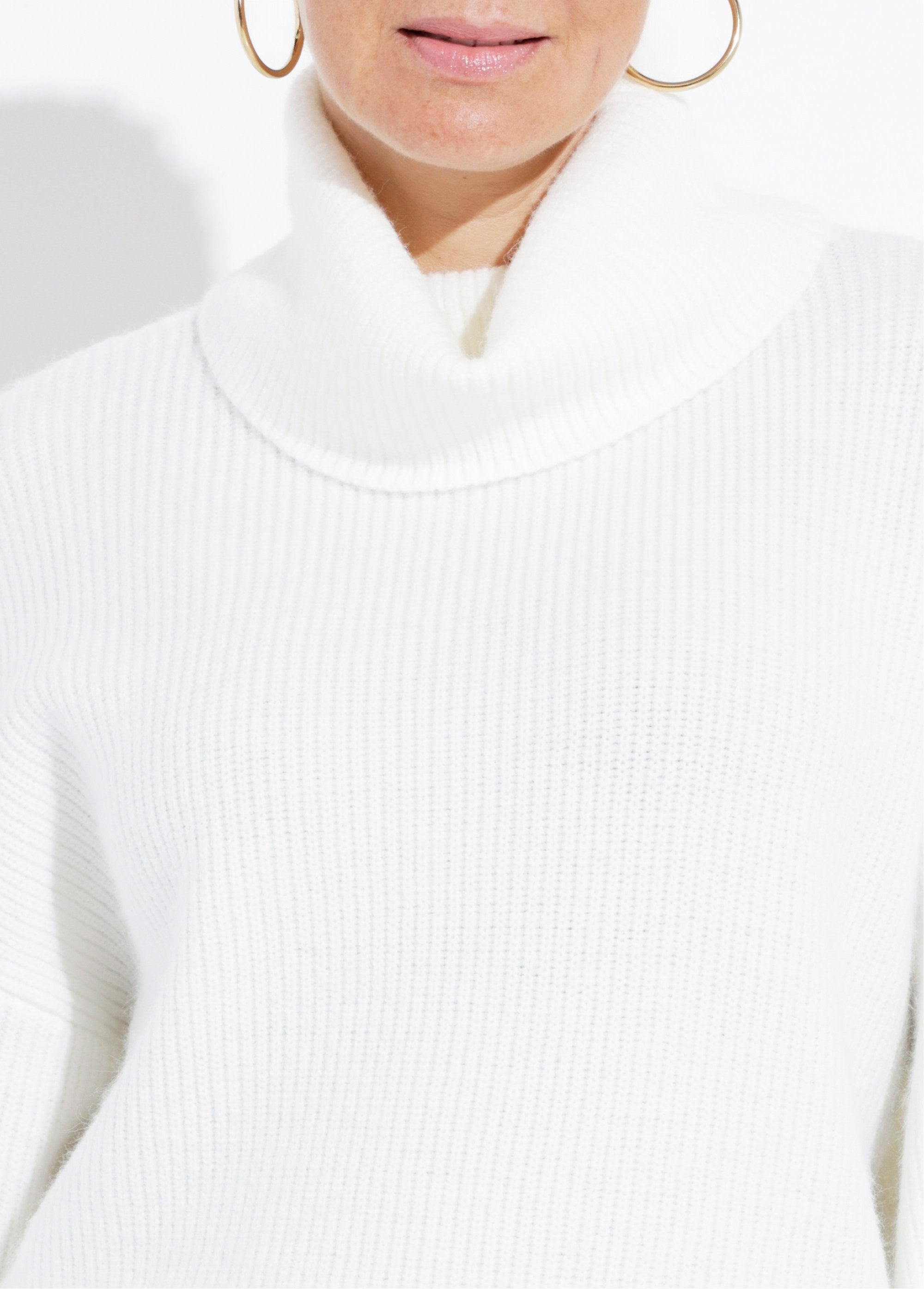 Suéter_de_punto_con_cuello_alto_suave_Blanco,_Blanca_DE1_slim