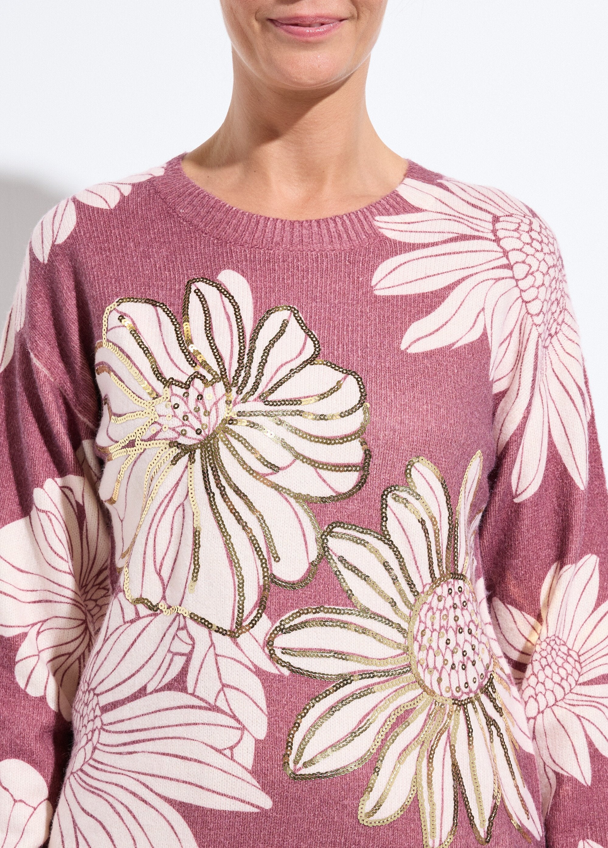 Suéter_fino_con_estampado_floral_y_lentejuelas_y_cuello_redondo._Granate_DE1_slim