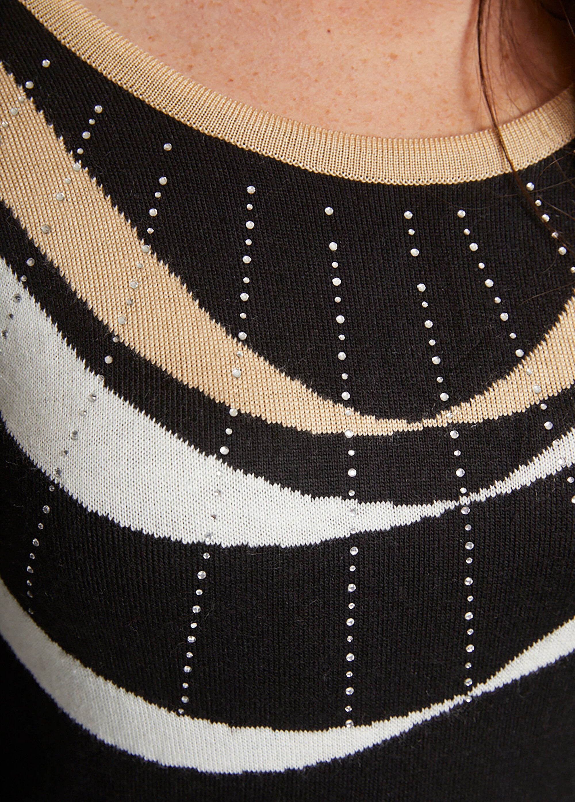 Jersey_corto_de_jacquard_con_strass_y_cuello_redondo_Negro_y_beige_DE2_slim