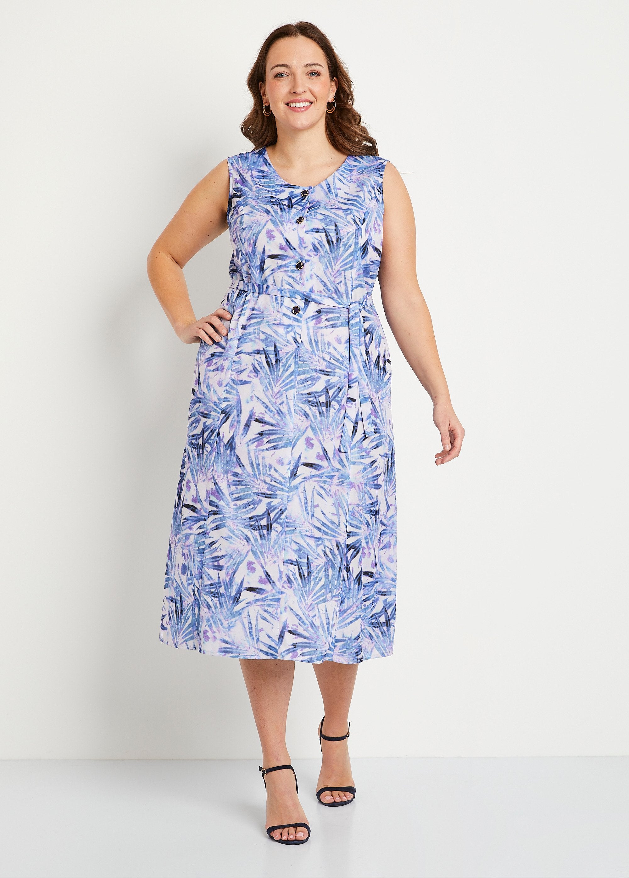 Vestido_de_verano_estampado_Azul_y_morado_FA1_curvy